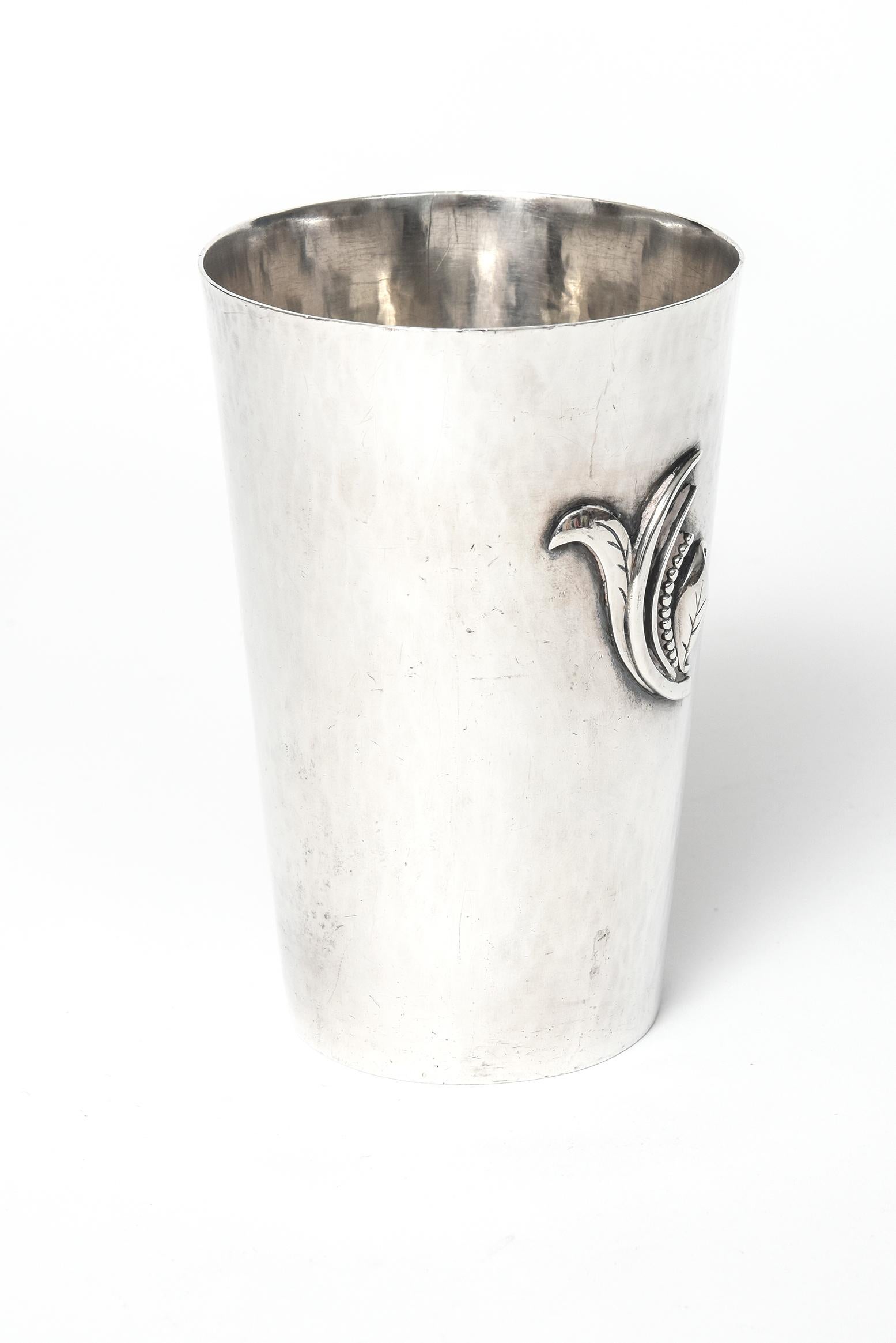Modernist sterling silver mint julep cup designed at the Boston Atelier Janiyé by Miyé Matsukata. 
This hammered finished mint julep cup has a sterling silver applied leaf design on the front. It is signed on the bottom Janiyé Handwrought