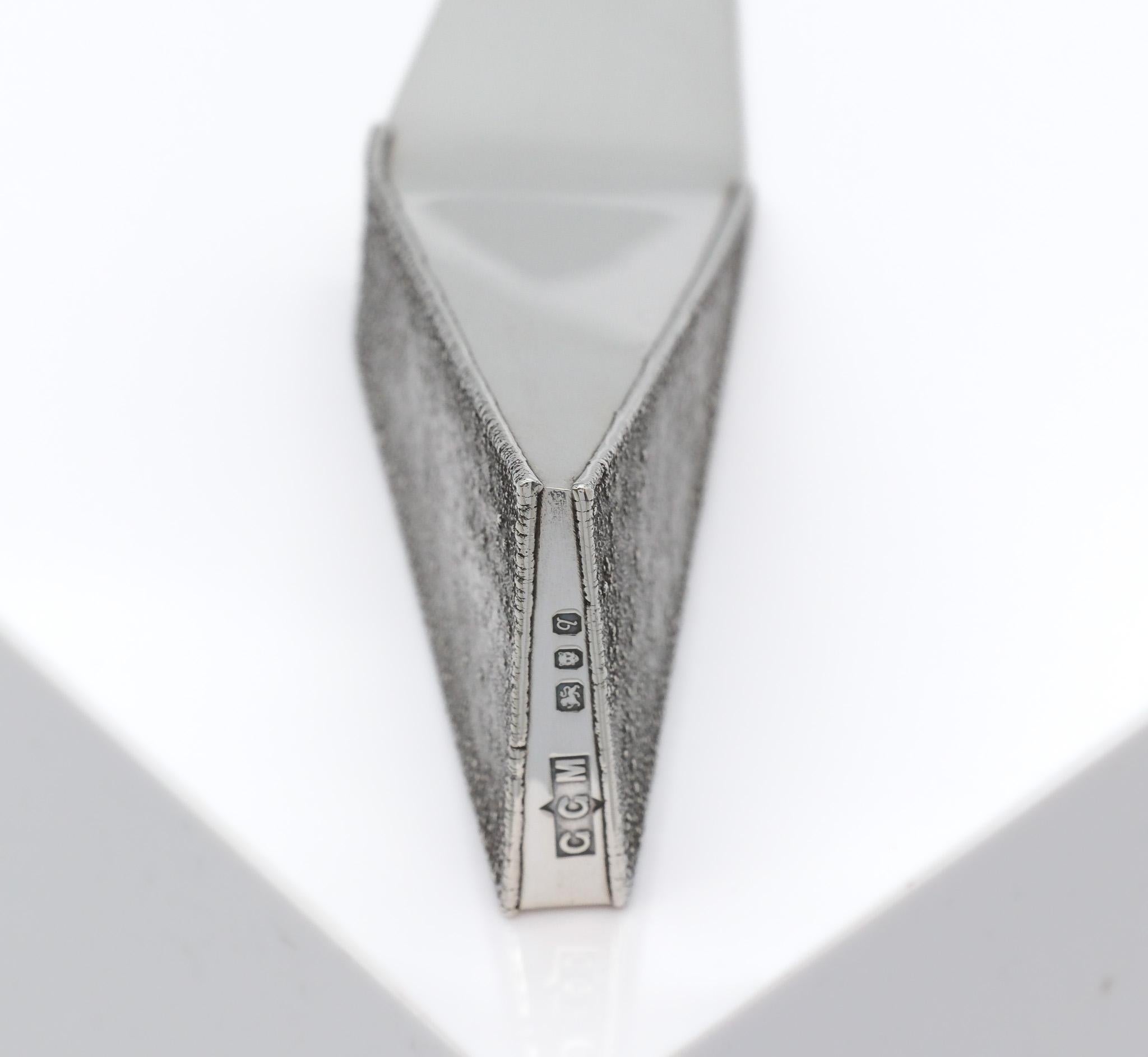 Futuriste Couteau de papier moderniste en argent sterling London 1971 par George Grant Macdonald en vente