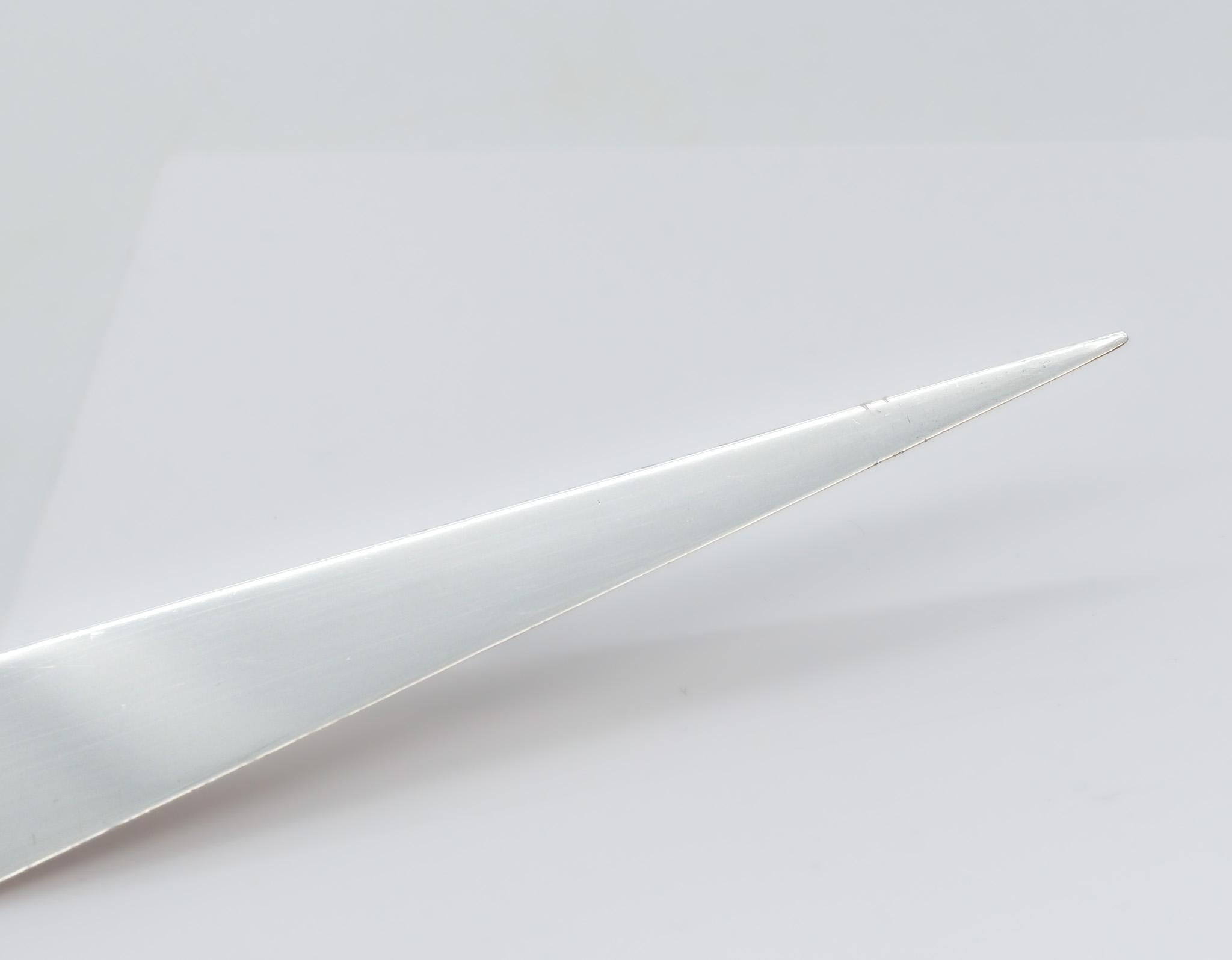 Argent sterling Couteau de papier moderniste en argent sterling London 1971 par George Grant Macdonald en vente