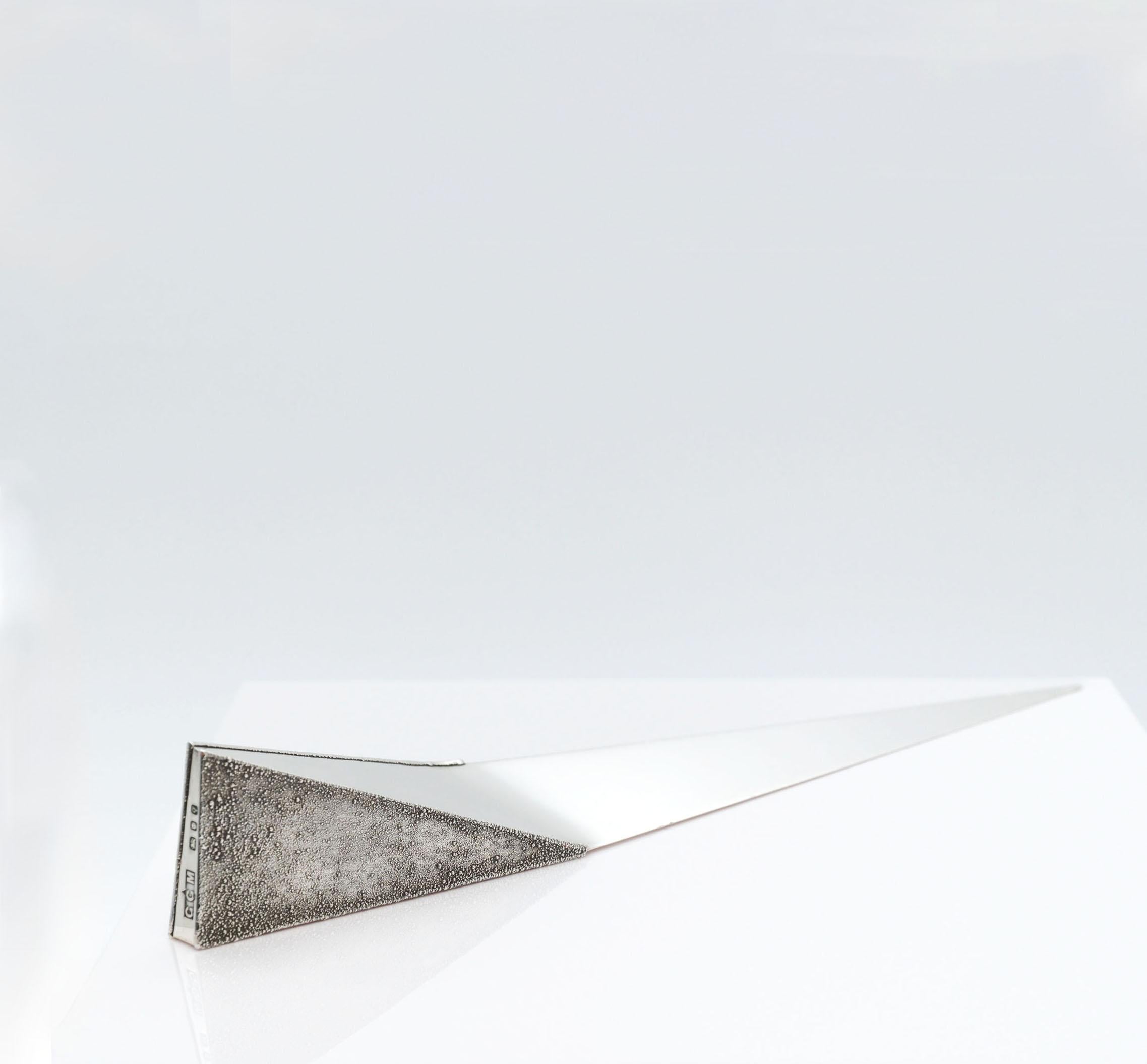 Couteau de papier moderniste en argent sterling London 1971 par George Grant Macdonald en vente 1
