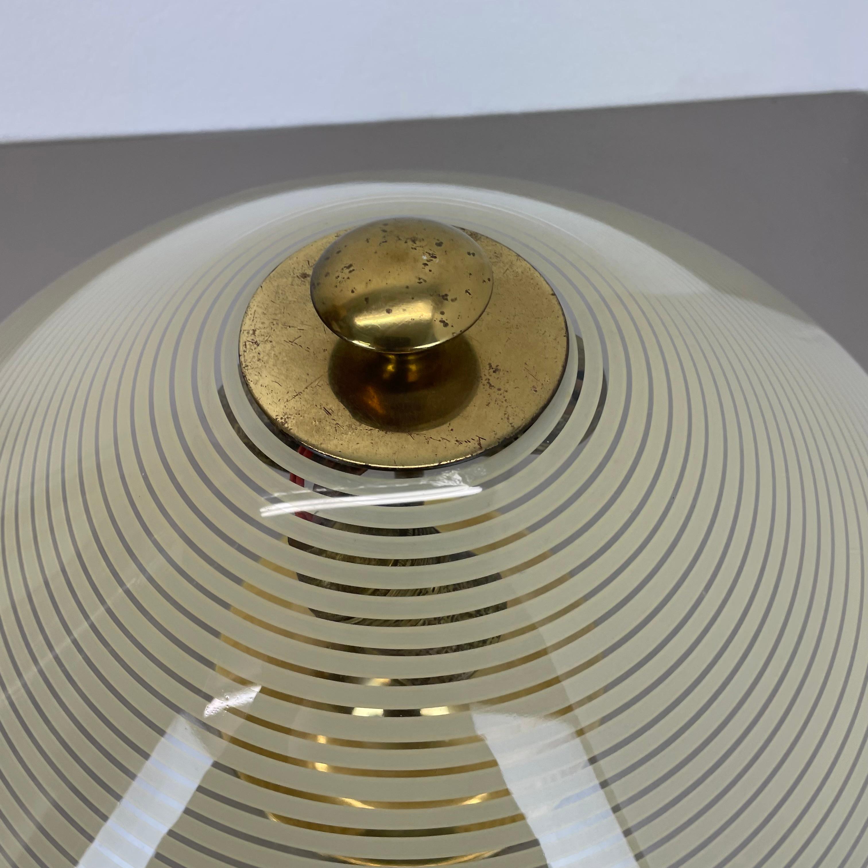 Plafonnier moderniste en laiton et verre de style Stilnovo, Italie, années 1950 en vente 4