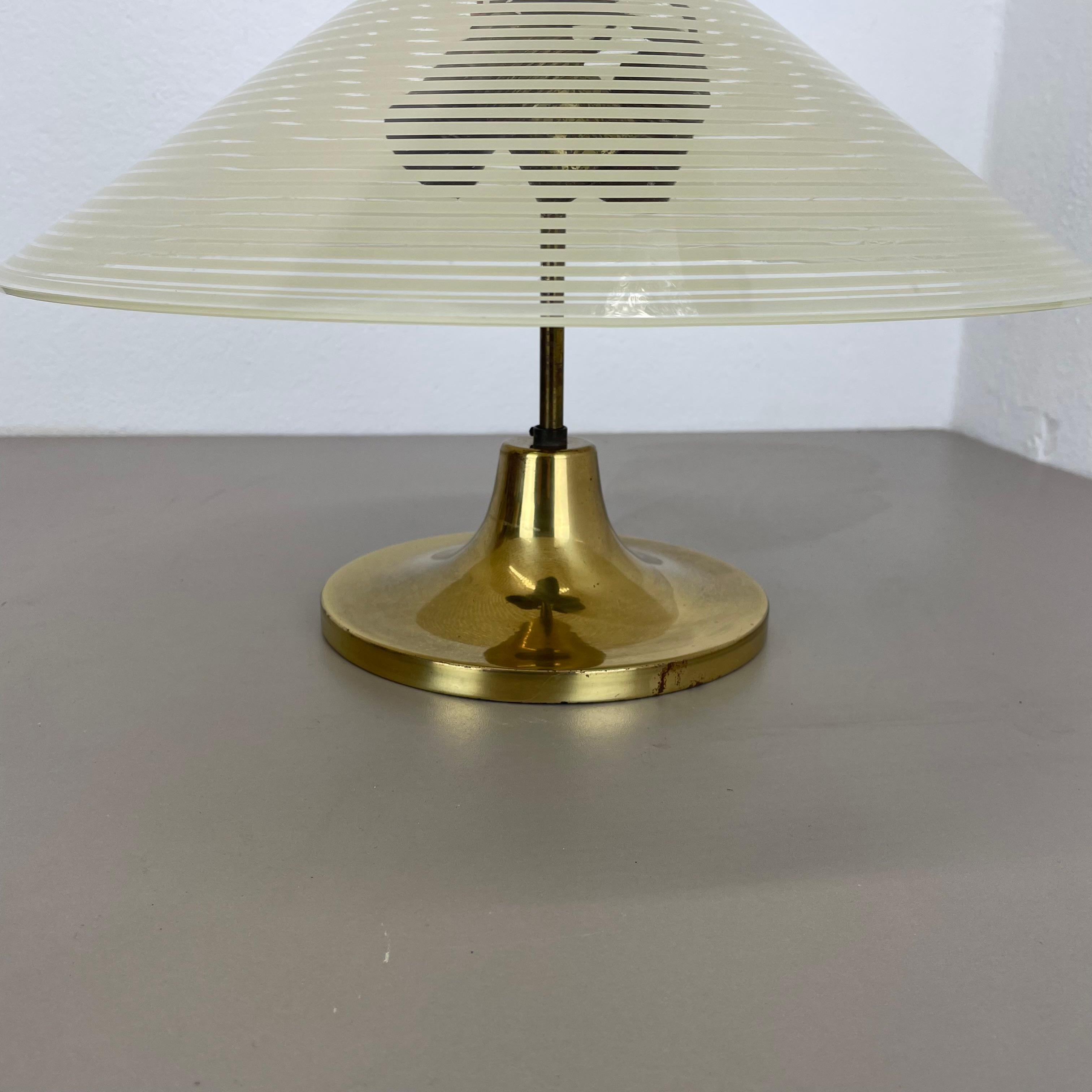 Plafonnier moderniste en laiton et verre de style Stilnovo, Italie, années 1950 en vente 11
