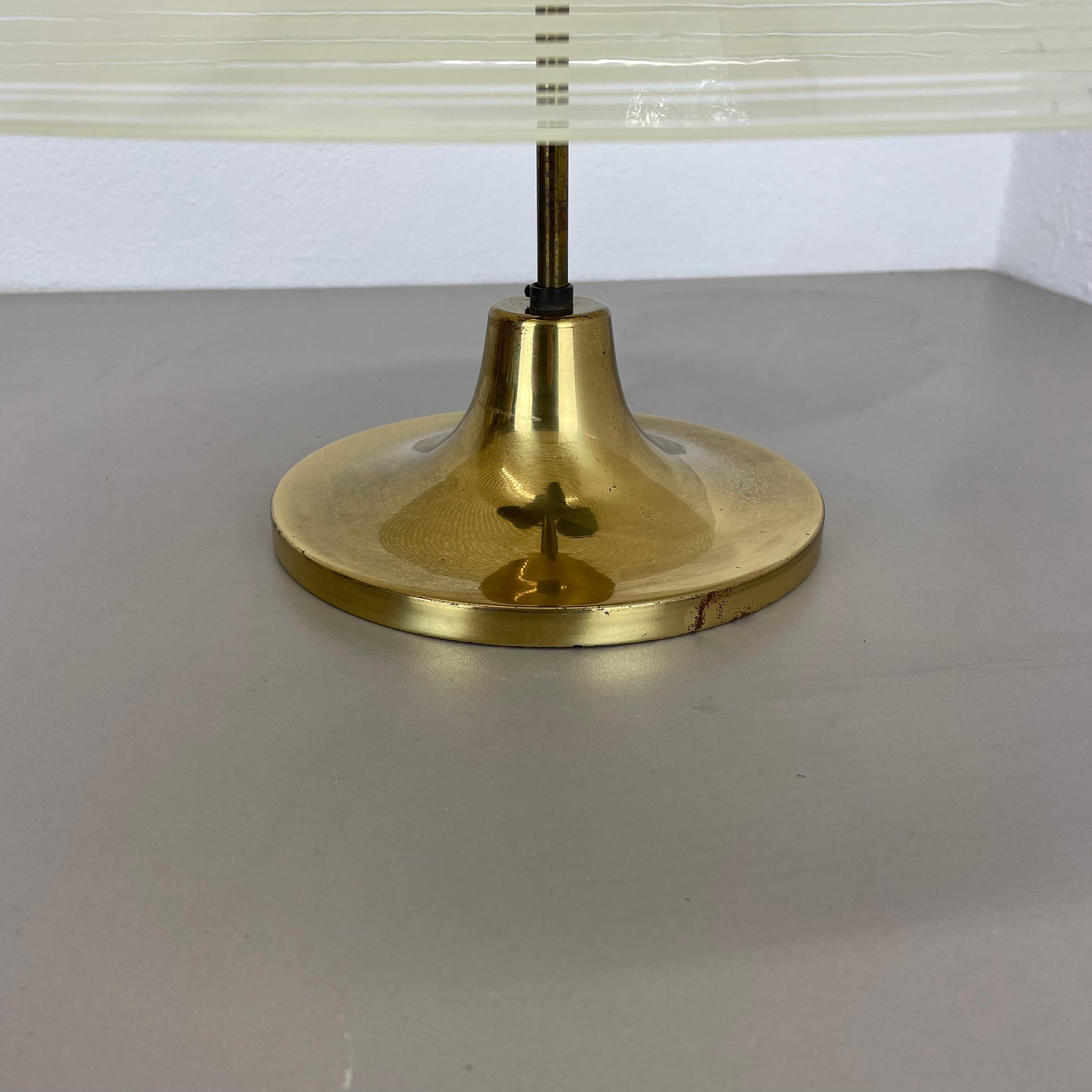 Plafonnier moderniste en laiton et verre de style Stilnovo, Italie, années 1950 en vente 12