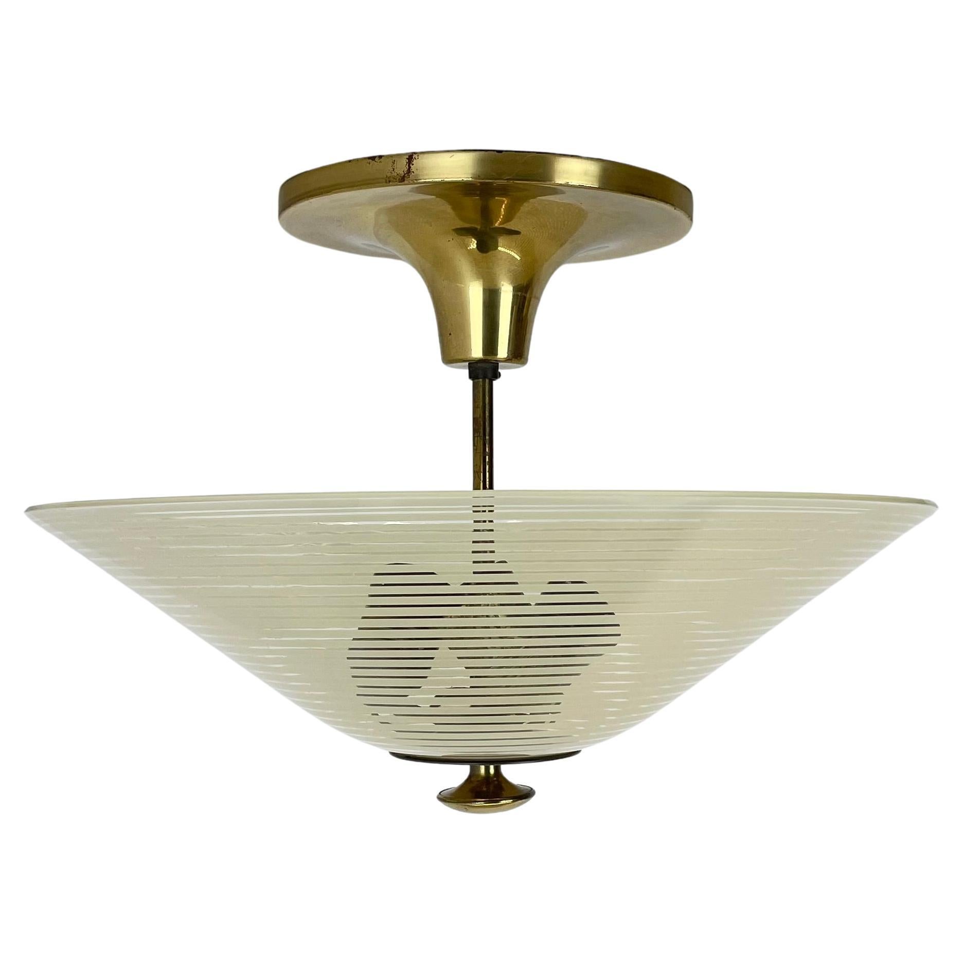 Modernistische Deckenleuchte aus Messing und Glas im Stil von Stilnovo aus Messing und Glas, Italien 1950er Jahre