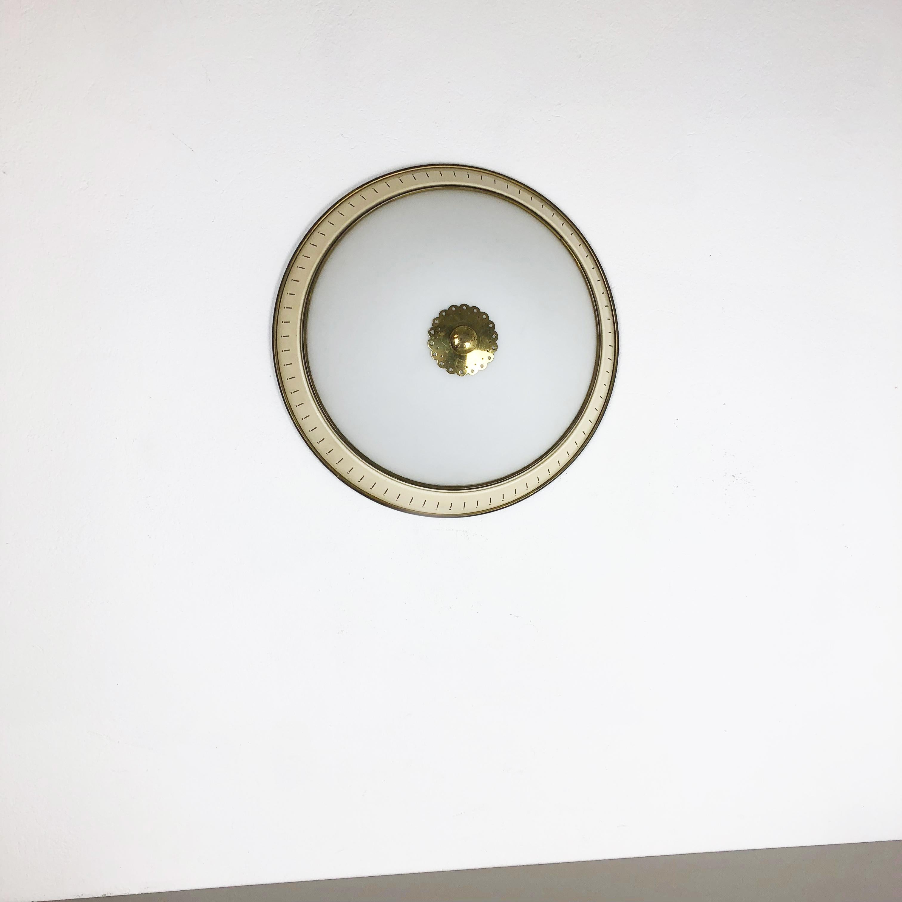 Article:

Extra large wall light sconces with opal glass shades.

Useable as wall or ceiling light



Origin:

Italy



Age:

1960s.






Original 1960s modernist Italian lights made of solid metal in original beige lacquer