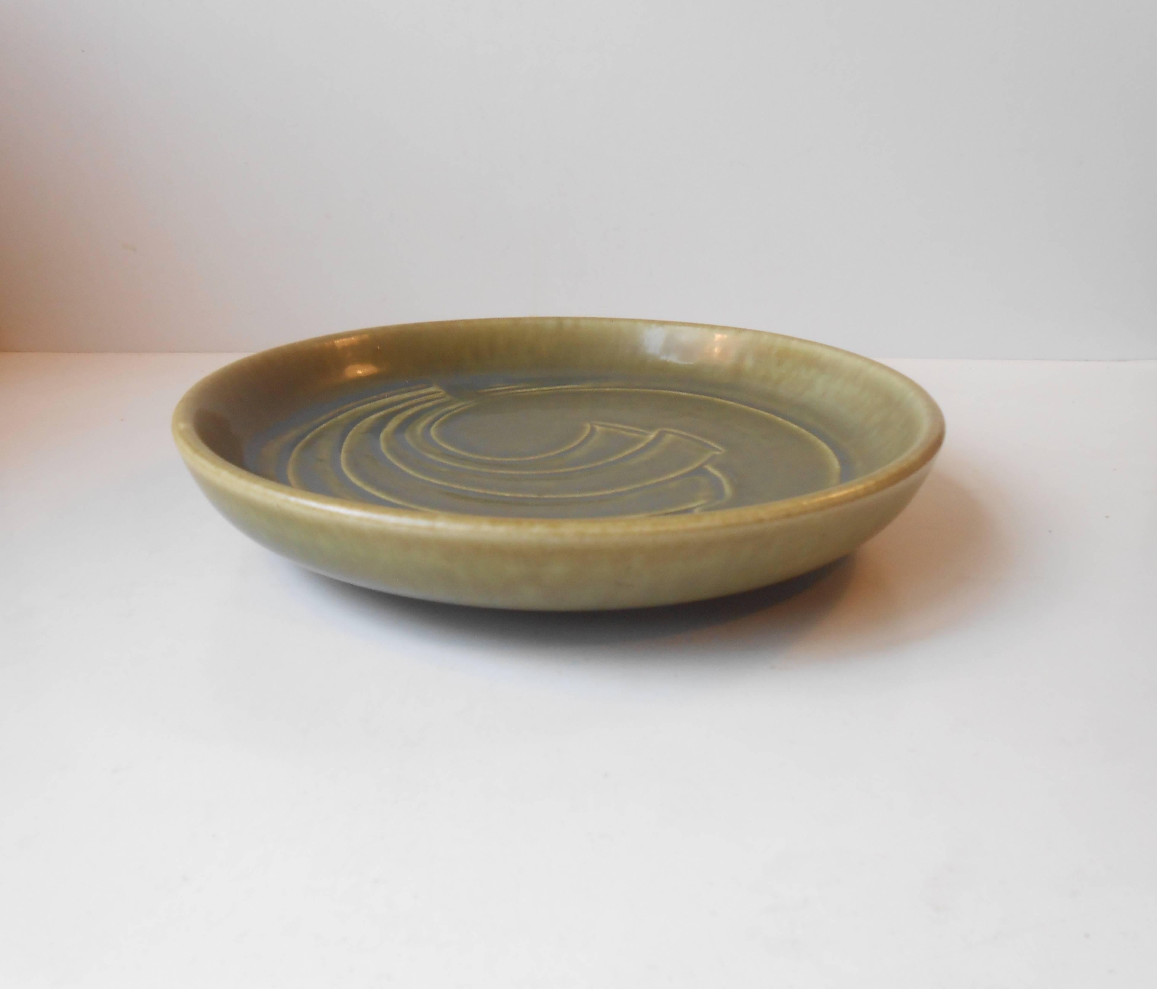 Glazed Modernist Stoneware Dish with Green Glaze by Eva Stæhr Nielsen for Saxbo For Sale