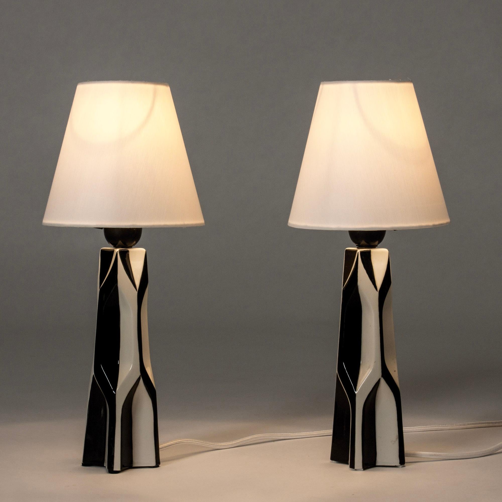 Striking pair of stoneware table lamps by Carl-Harry Stålhane. Sculptural design with graphic black and white decor.

Carl-Harry Stålhane was one of the stars among Swedish ceramic artists during the 1950s, 1960s and 1970s, whose designs are just as