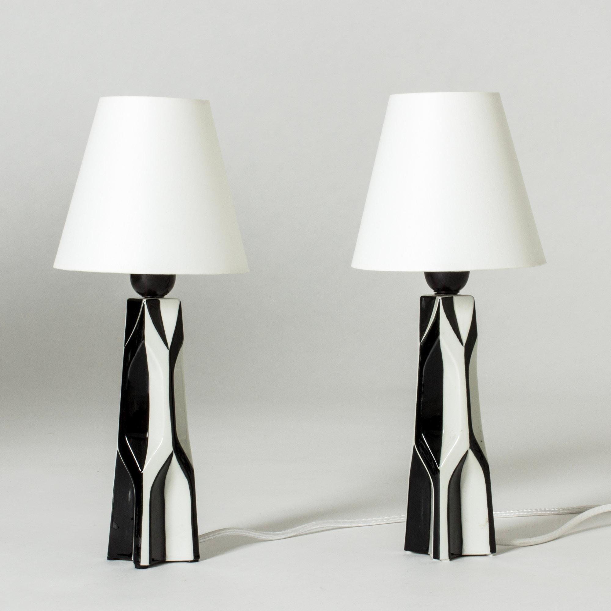 Scandinave moderne Lampe de table moderniste en grès par Carl-Harry Stålhane, Rörstrand, Suède, années 1950 en vente