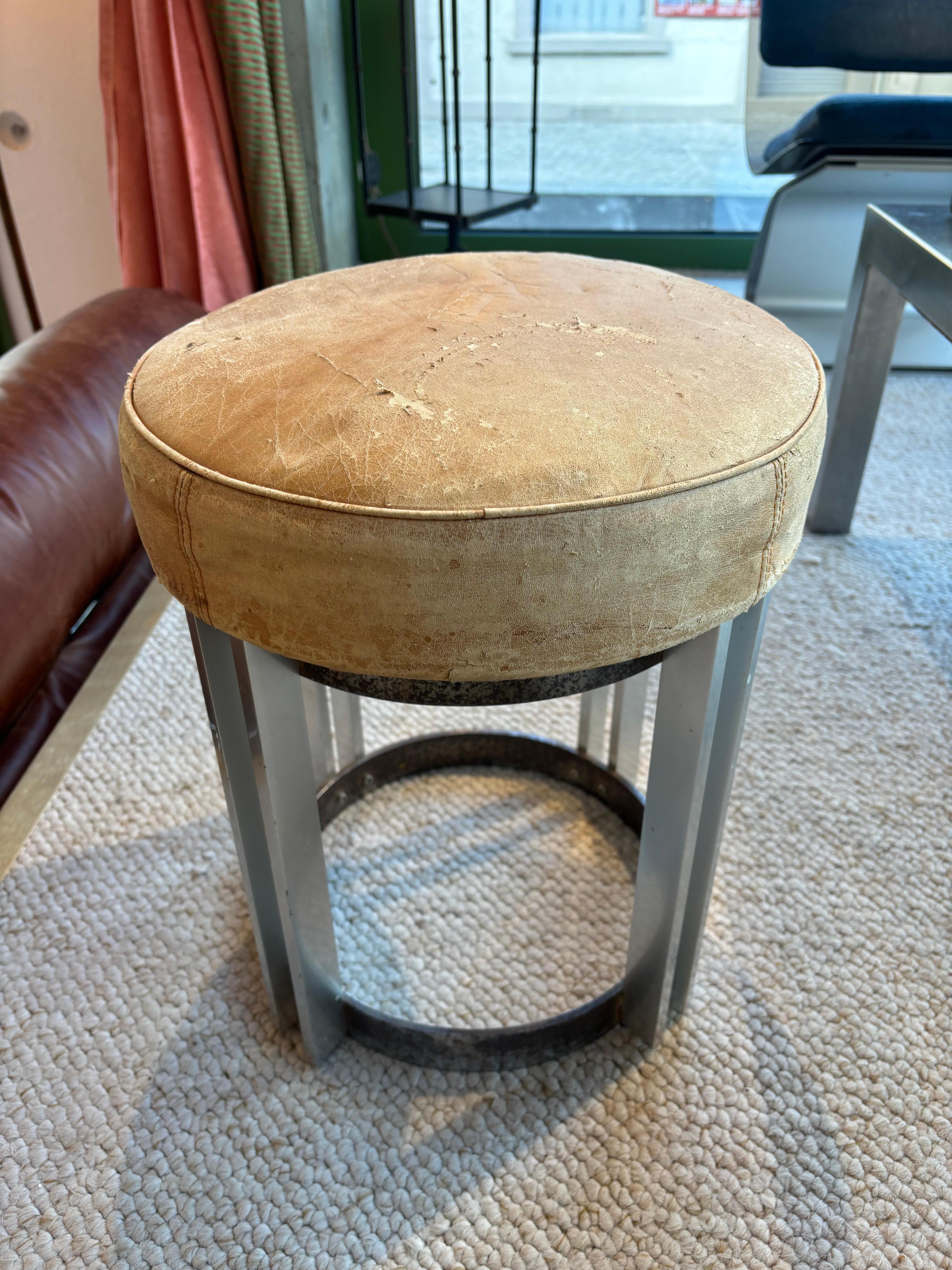Tabouret moderniste en vente 7