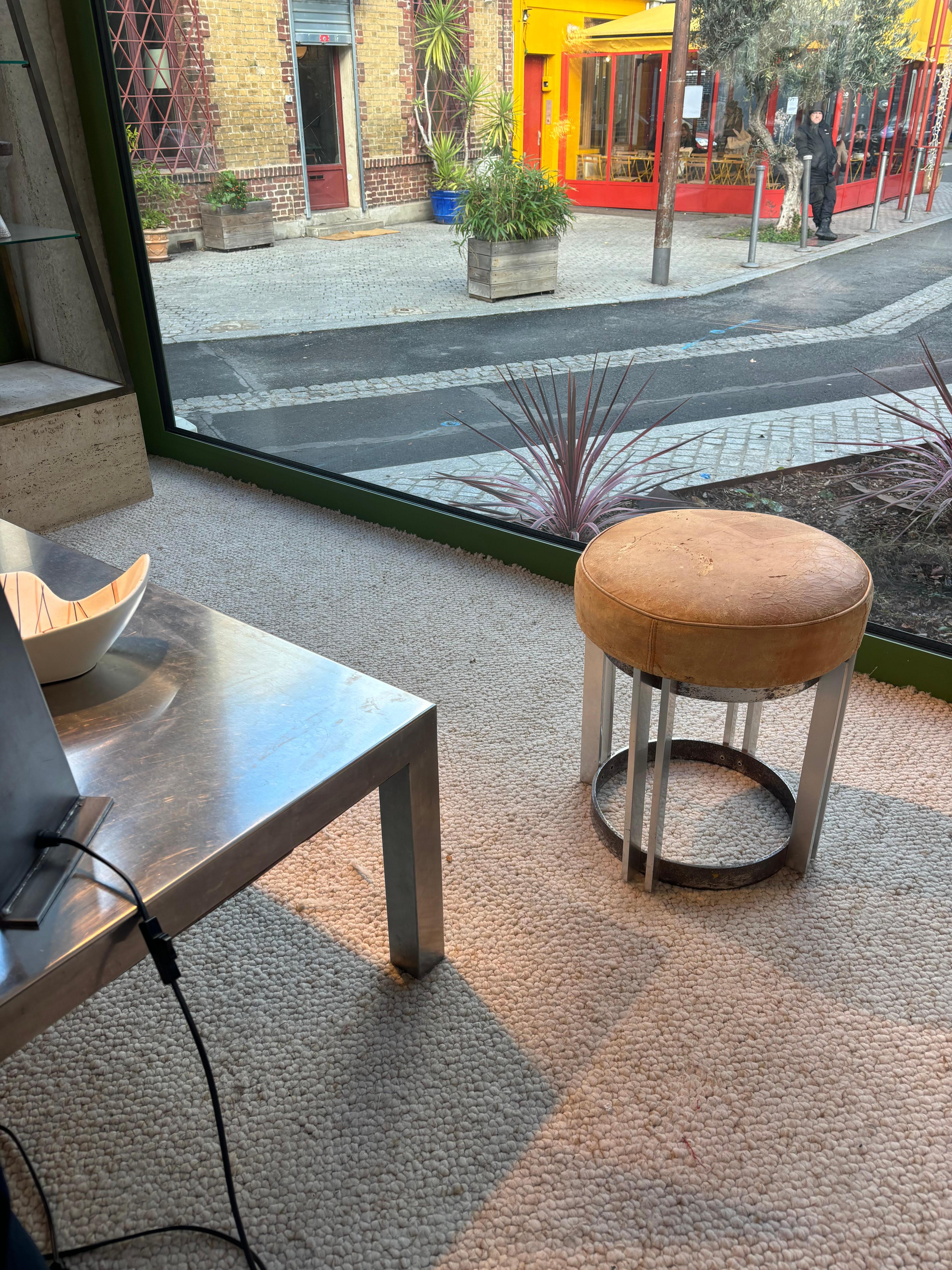 Tabouret moderniste en vente 8