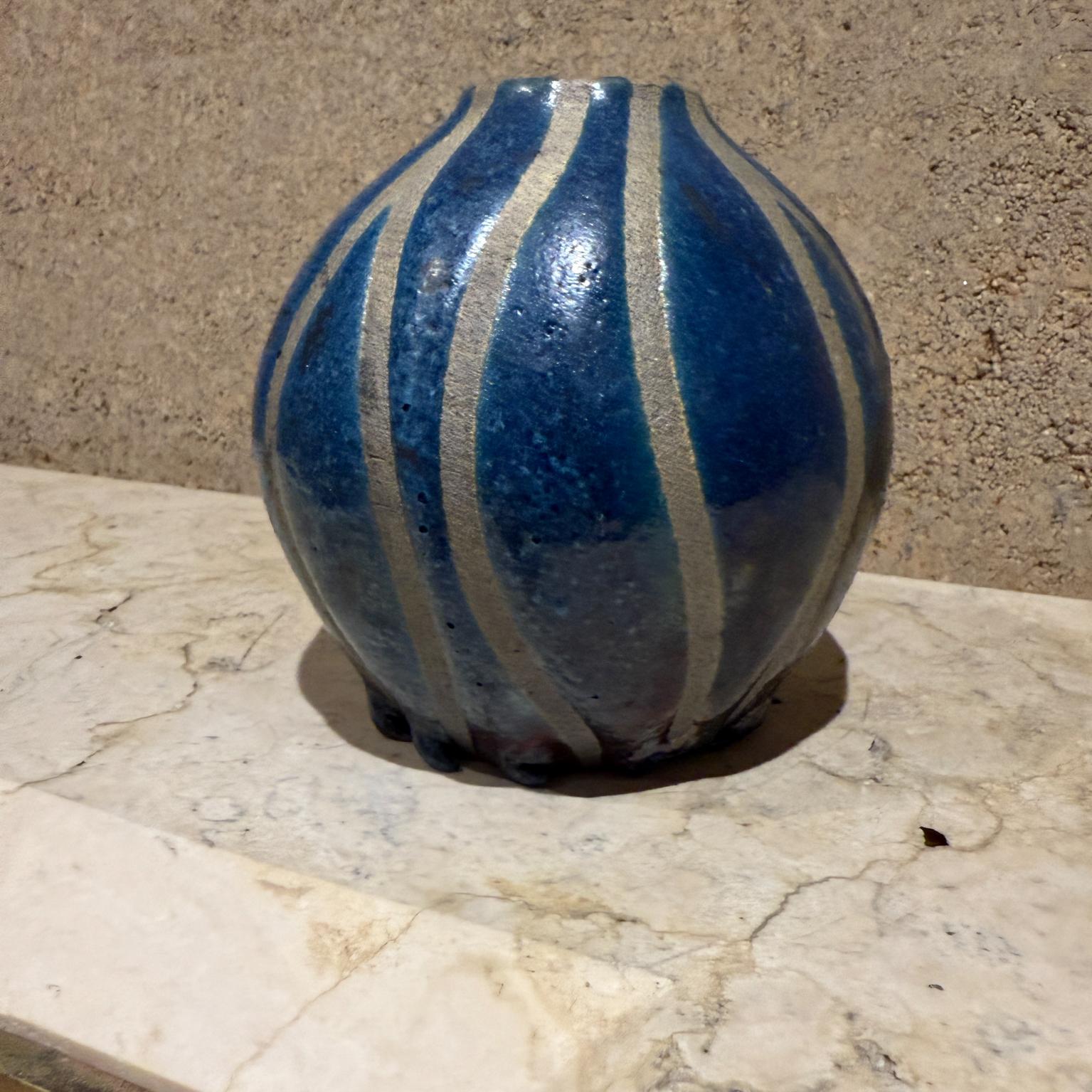 Studio Modernista Pottery Vaso blu firmato Studio A in vendita 3