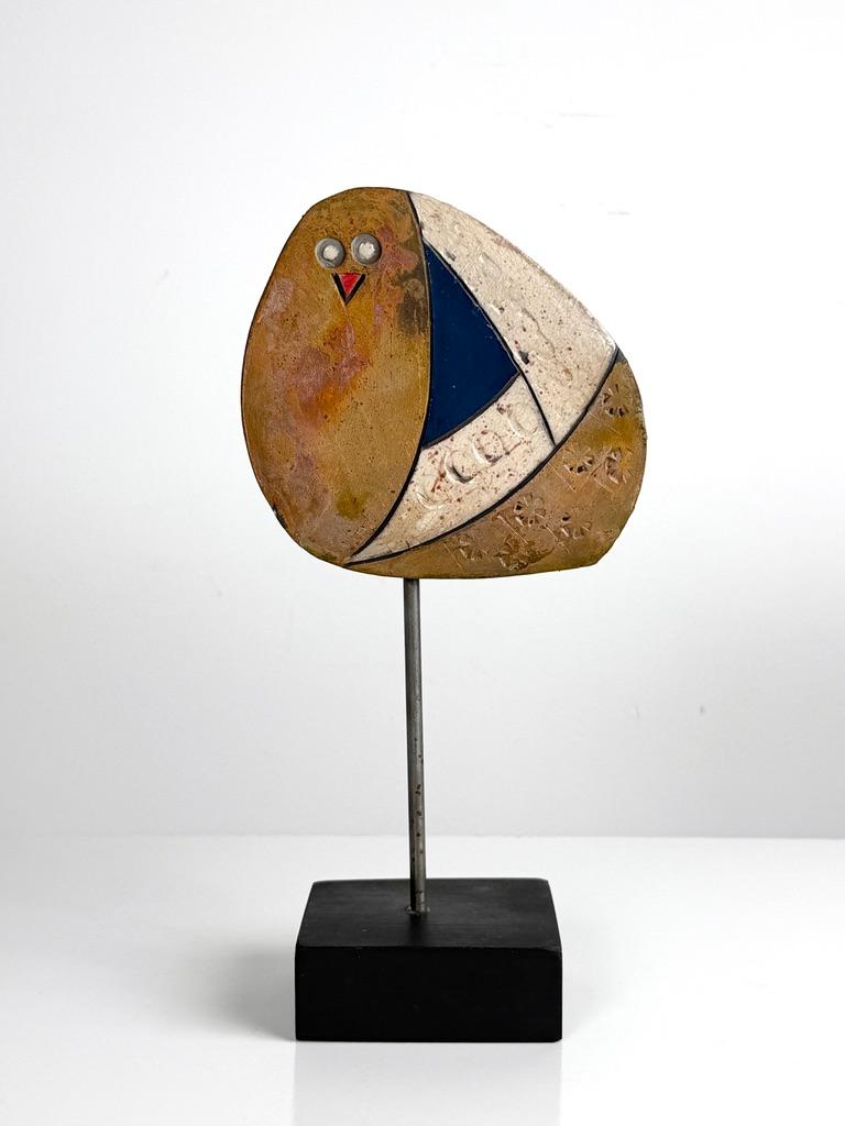 Stravagante scultura modernista di gufo in ceramica raku di Jody Delind degli anni '80 circa

Disegno cubista astratto in smalti a blocchi di colore con dettagli incisi
Firmato sul retro

Il gufo è cablato sul retro e può essere rimosso dal supporto