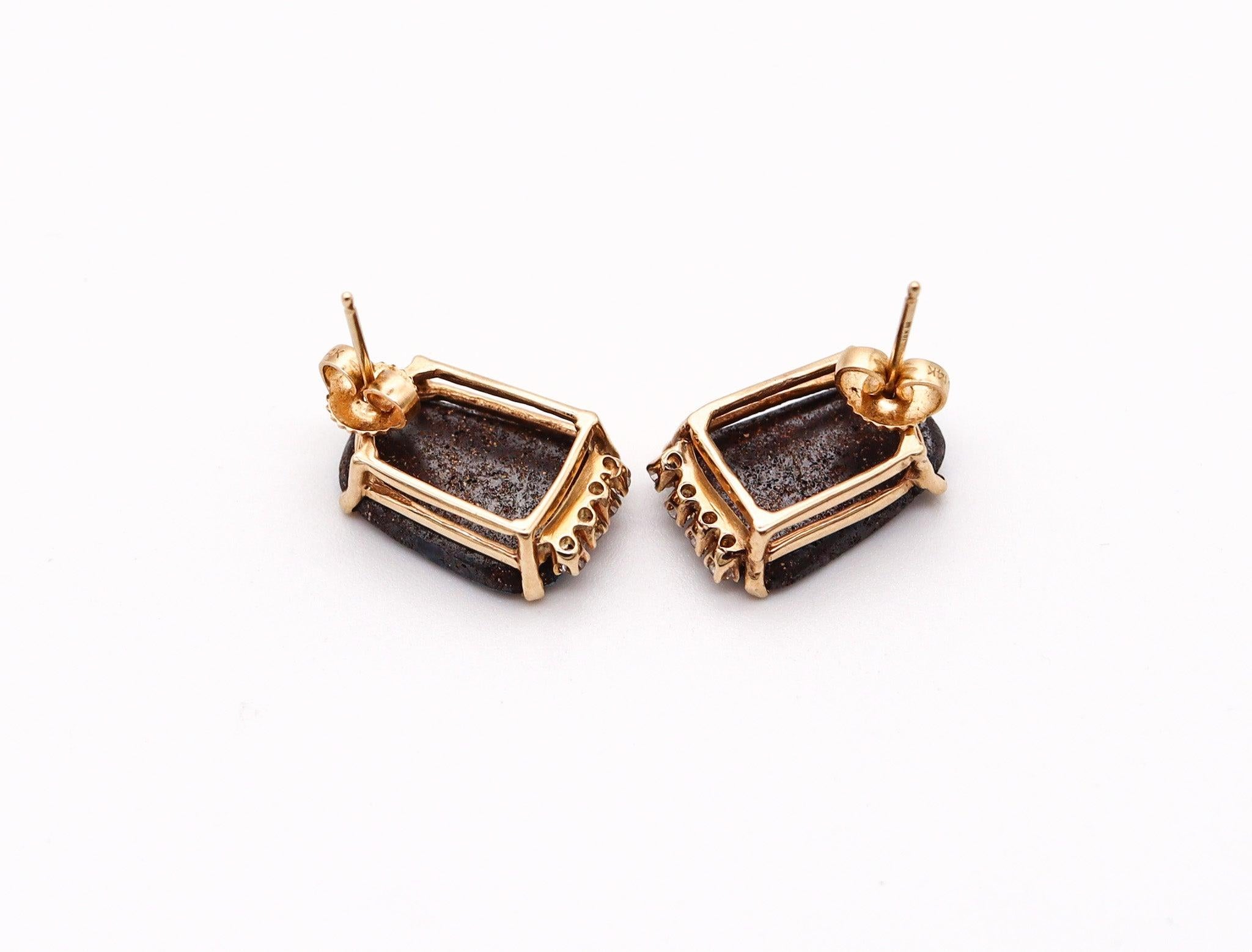 MODERNIST Studs Earrings In 14Kt Yellow Gold With VS Diamonds And Opals In Excellent Condition For Sale In Miami, FL