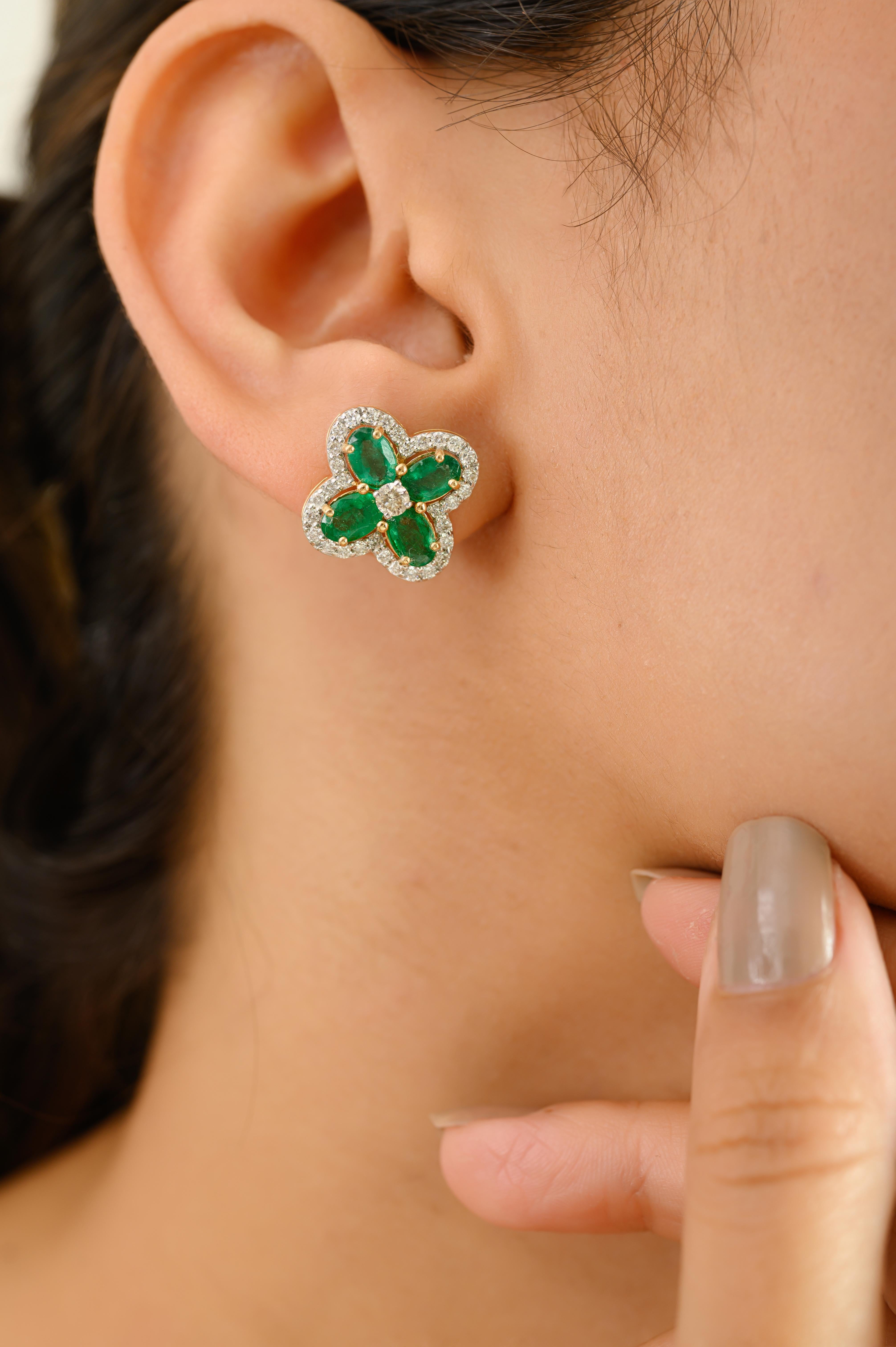 Boucles d'oreilles style moderniste en or 18K Emeraude Diamant Floral Cadeau de fin d'études Pour femmes en vente