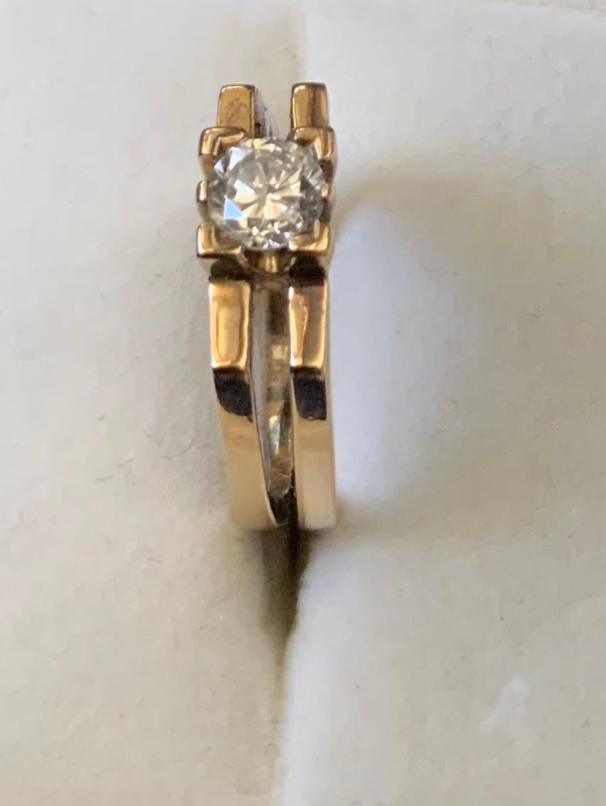Anello con diamante solitario in oro 18 carati in stile modernista In condizioni buone in vendita a Guaynabo, PR