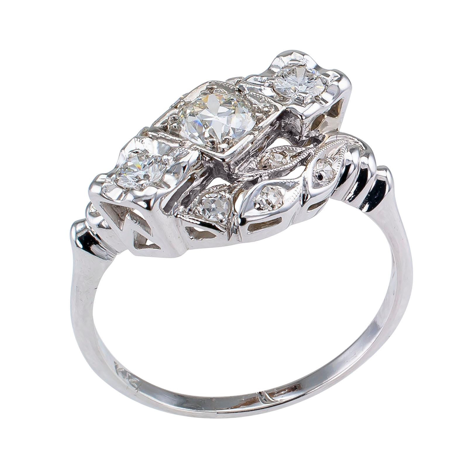 1950er Jahre Drei Stein Diamant Weißgold Verlobungsring (Modernistisch) im Angebot