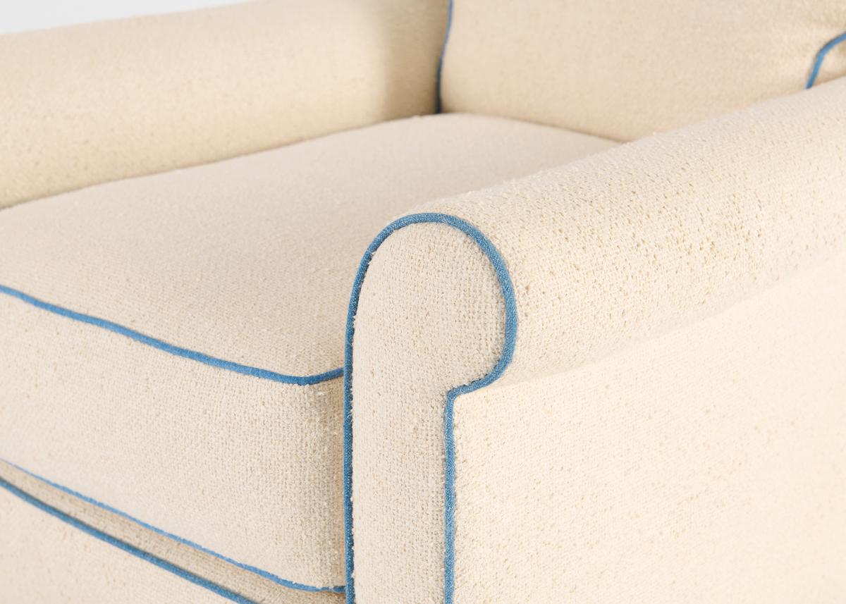 Weißer Sessel im modernistischen Stil aus der Collection'S von Thierry Despont (amerikanisch) im Angebot