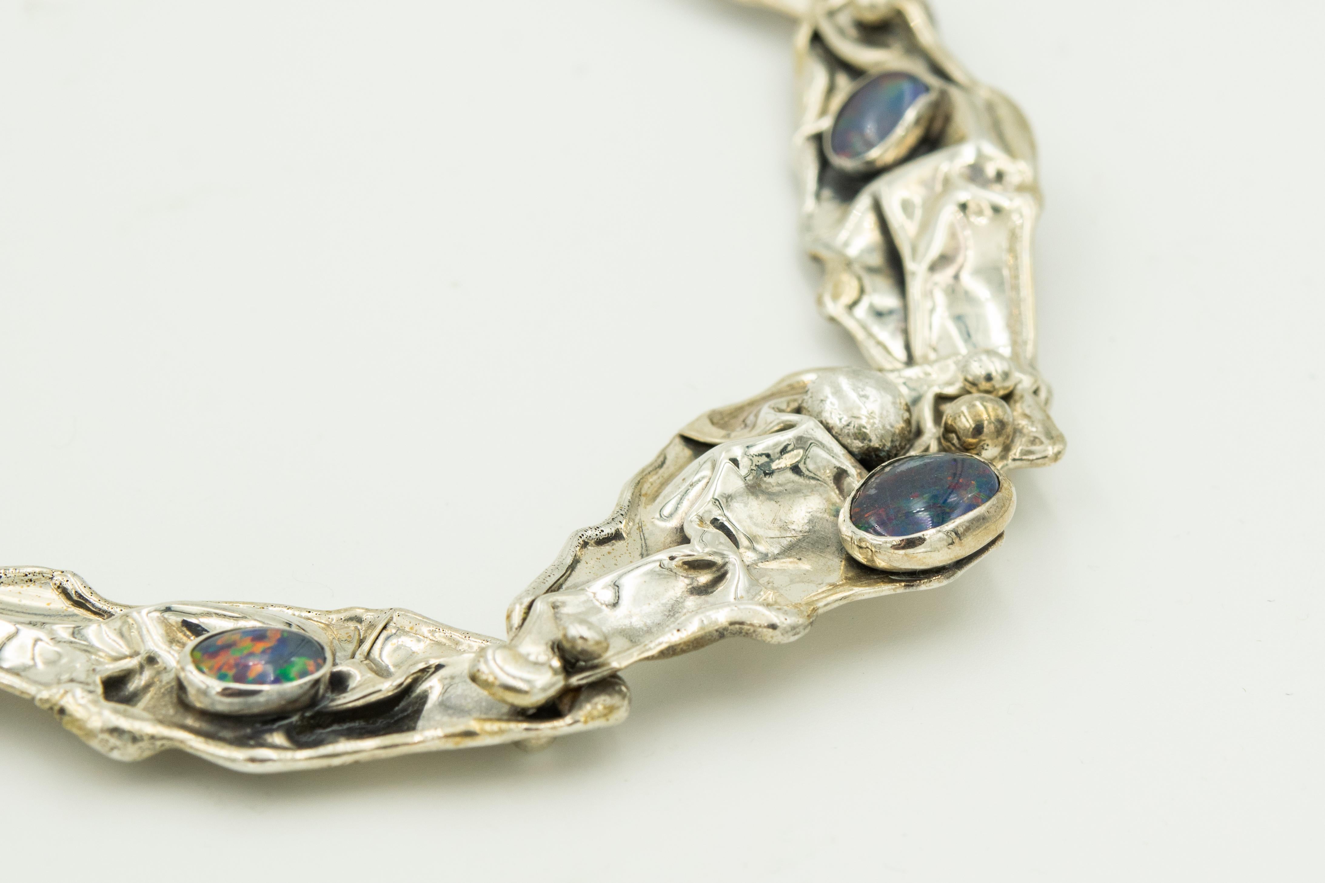 Taille cabochon Collier d'opale moderniste en argent sterling moulé stylisé  en vente