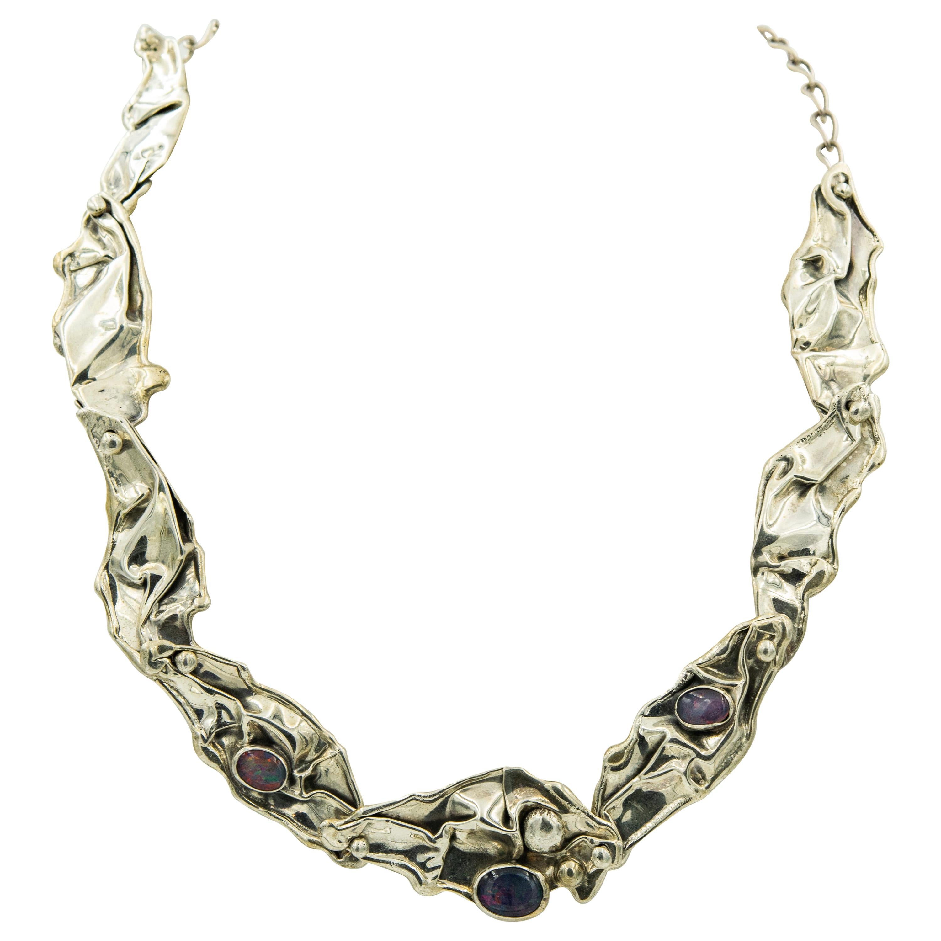 Modernistische stilisierte Opal-Halskette aus Melting-Sterlingsilber