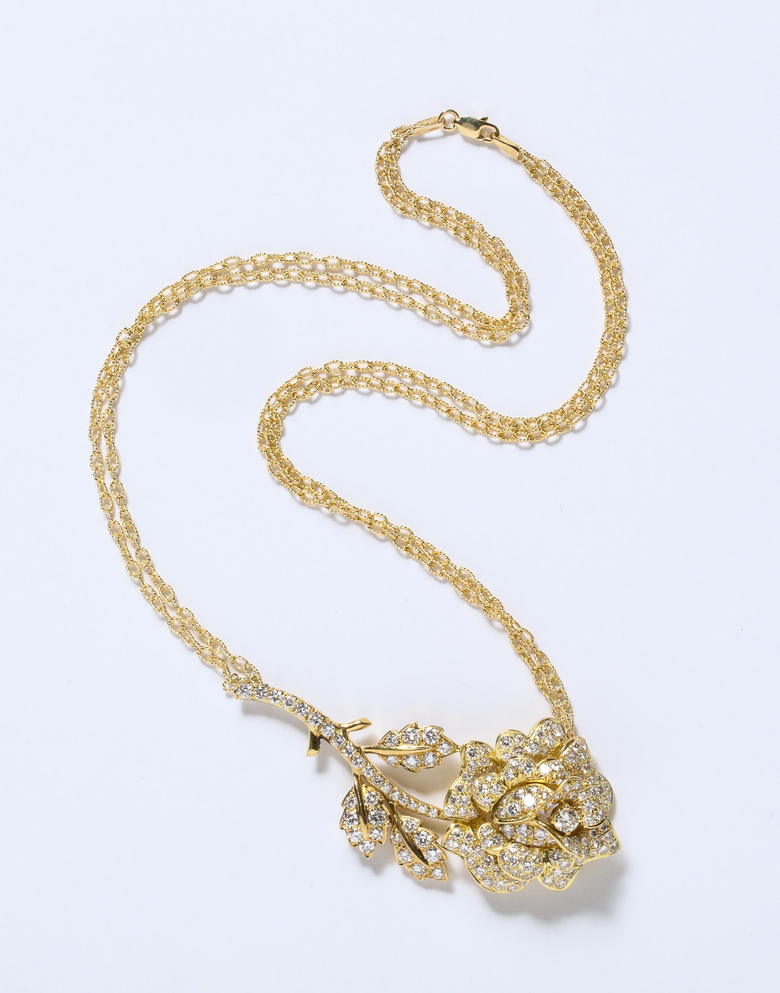 Moderne Collier moderniste avec pendentif rose stylisé avec diamants blancs de 3 carats et or 18 carats en vente