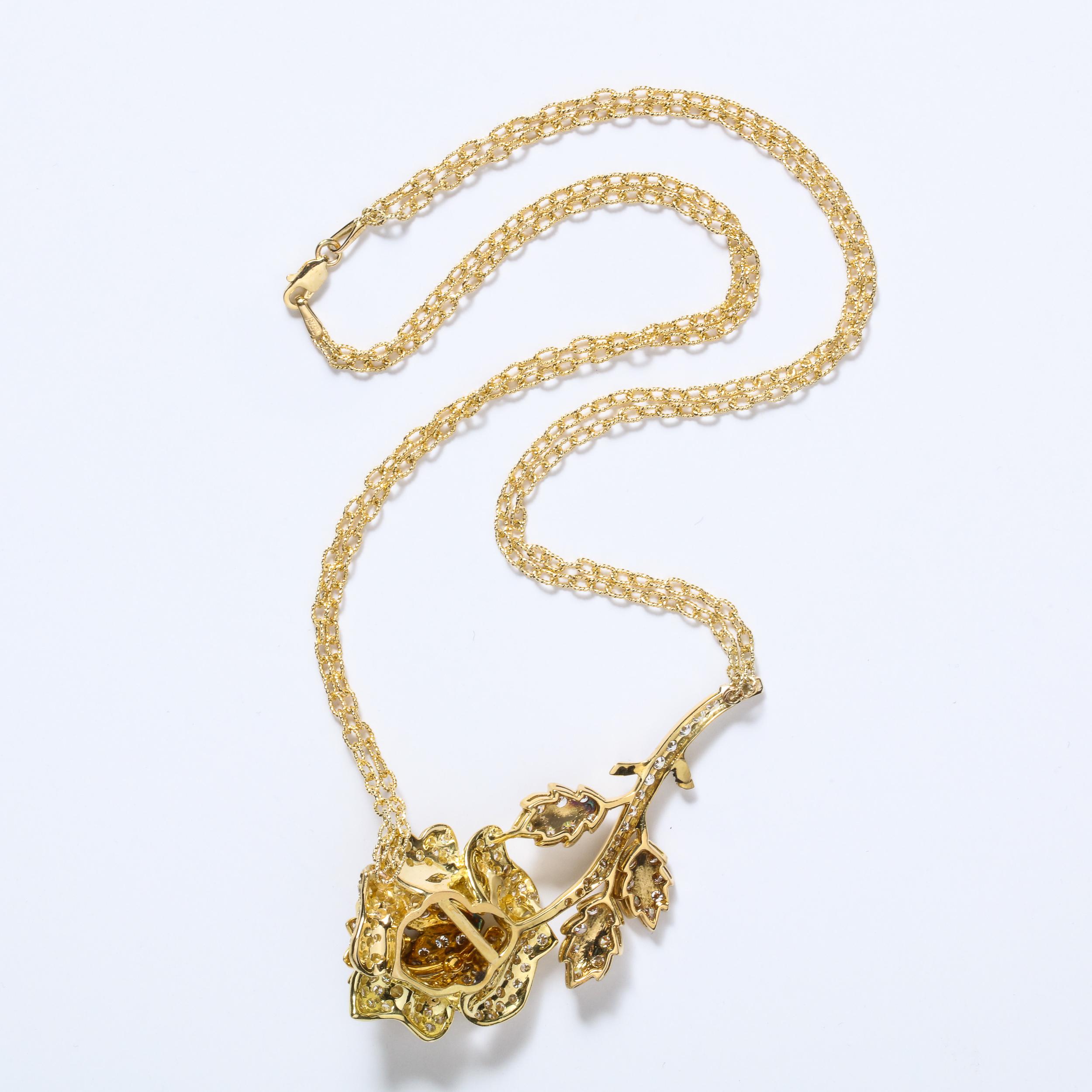 Modernistische Halskette mit stilisiertem Rosenanhänger mit 3 Karat weißen Diamanten und 18 Karat Gold im Zustand „Hervorragend“ im Angebot in New York, NY