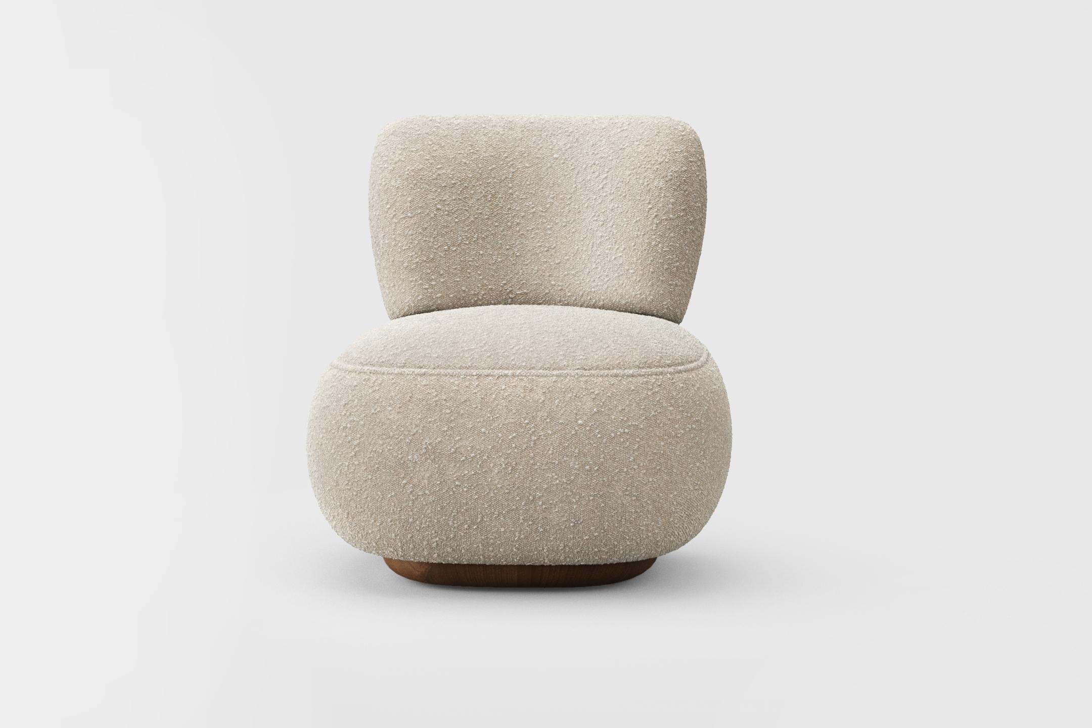 Avec des lignes courbes et modernes, Alessandra crée le fauteuil Ju.

Le fauteuil Variously peut être réalisé dans différentes options de tissu, en version fixe ou pivotante et dans différentes teintes du bois de son dossier.