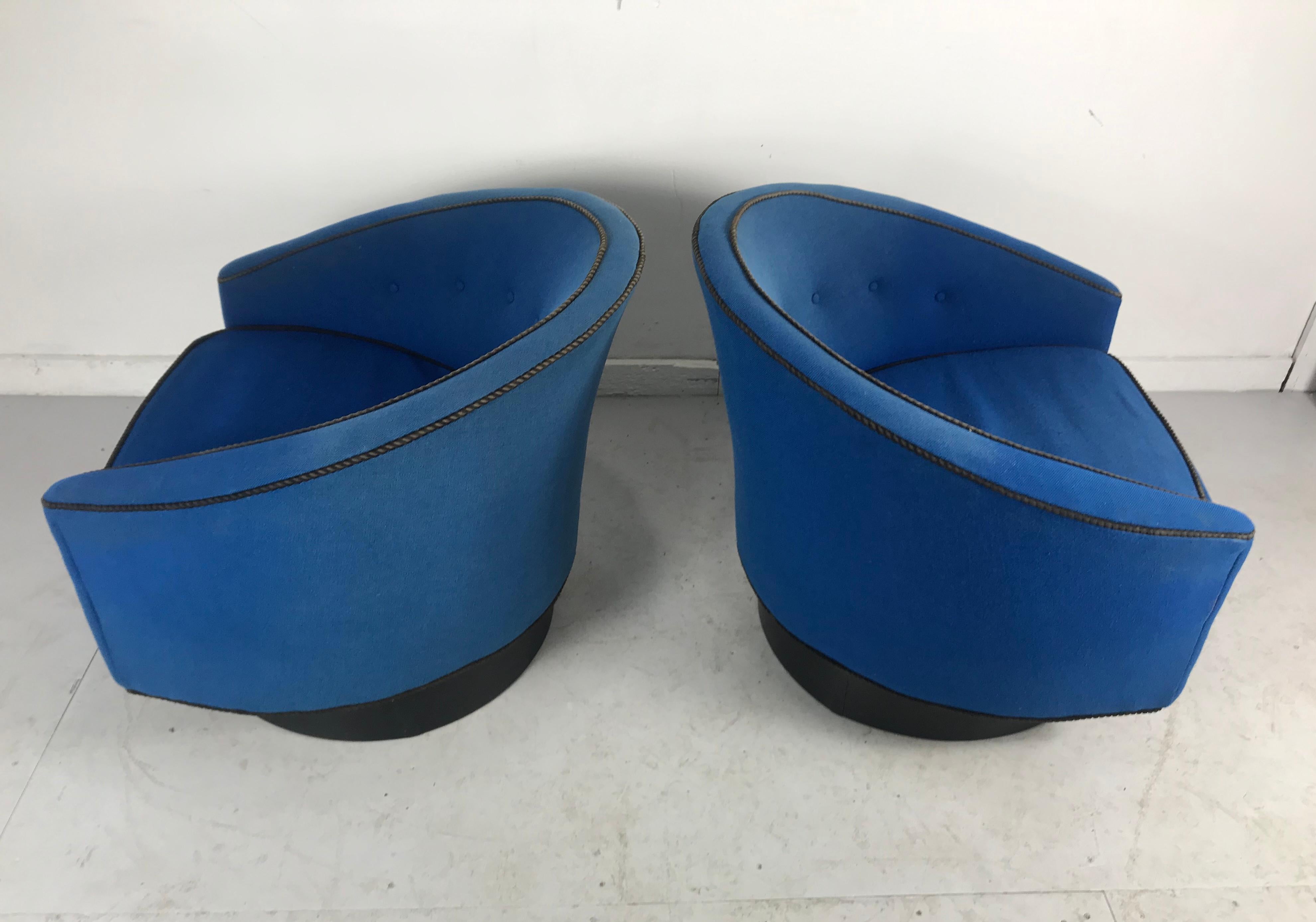 Fabric Modernist Swivel Barrel Lounge Chairs, Lawrence Peabody /Richardson Nemschoff For Sale