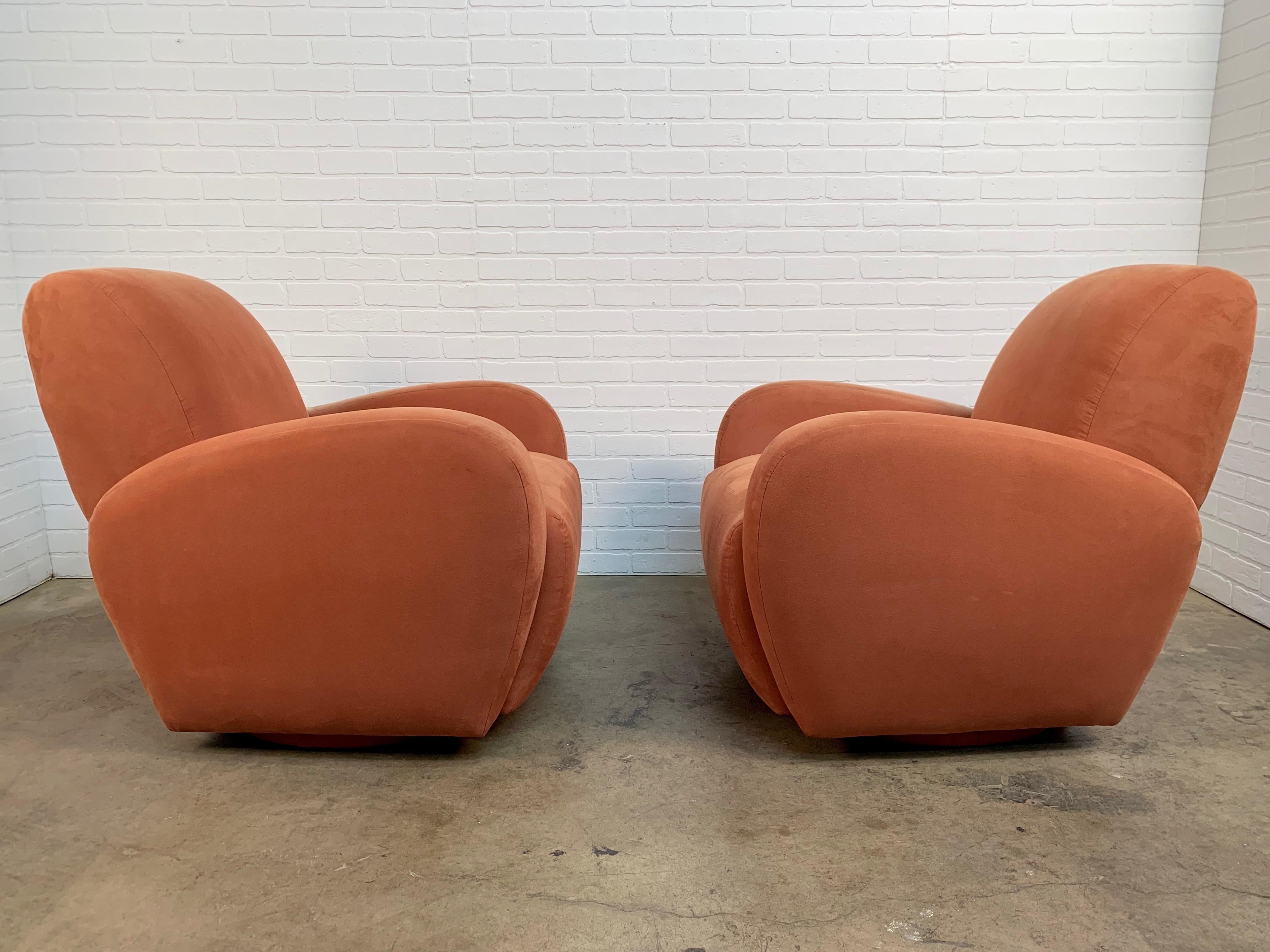 Modernist Swivel Club Chairs In Good Condition In Denton, TX