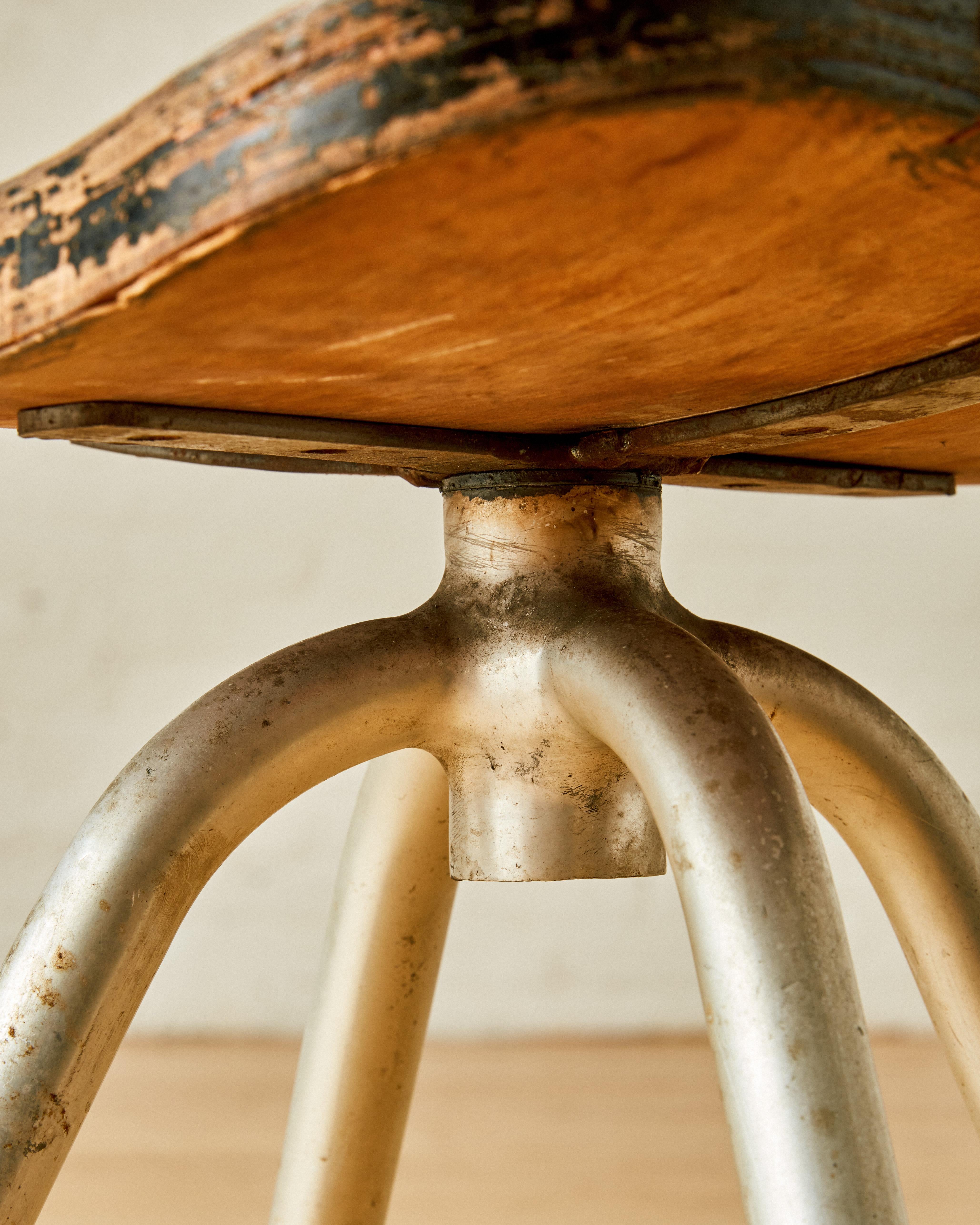 Métal Chaise d'appoint pivotante attribuée à Giuseppe Terragani en vente