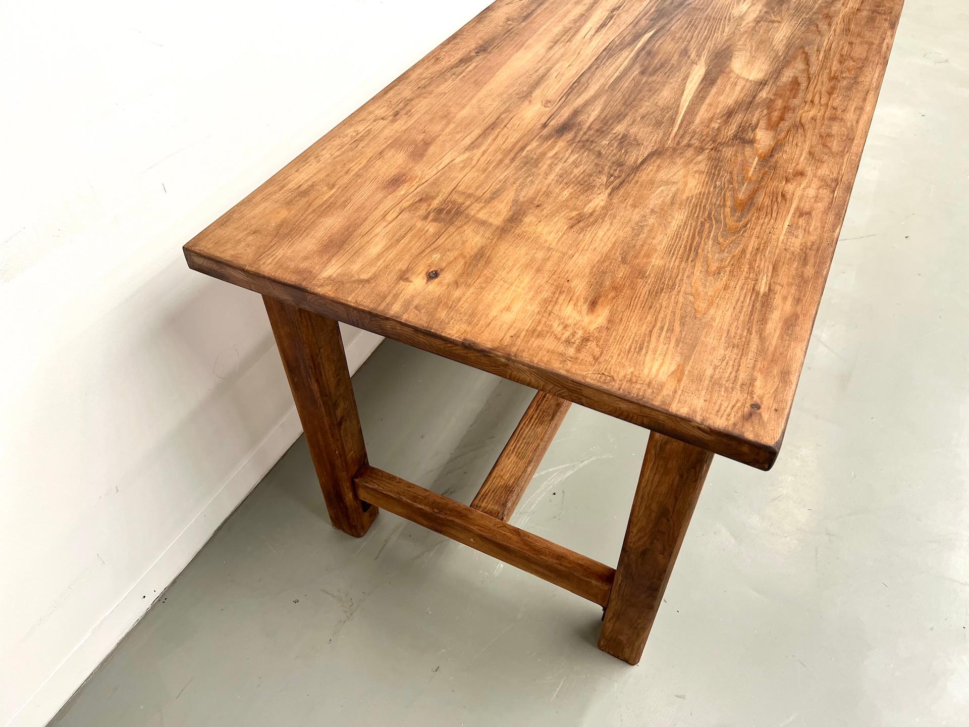 Modernist table from the 1970s For Sale 3