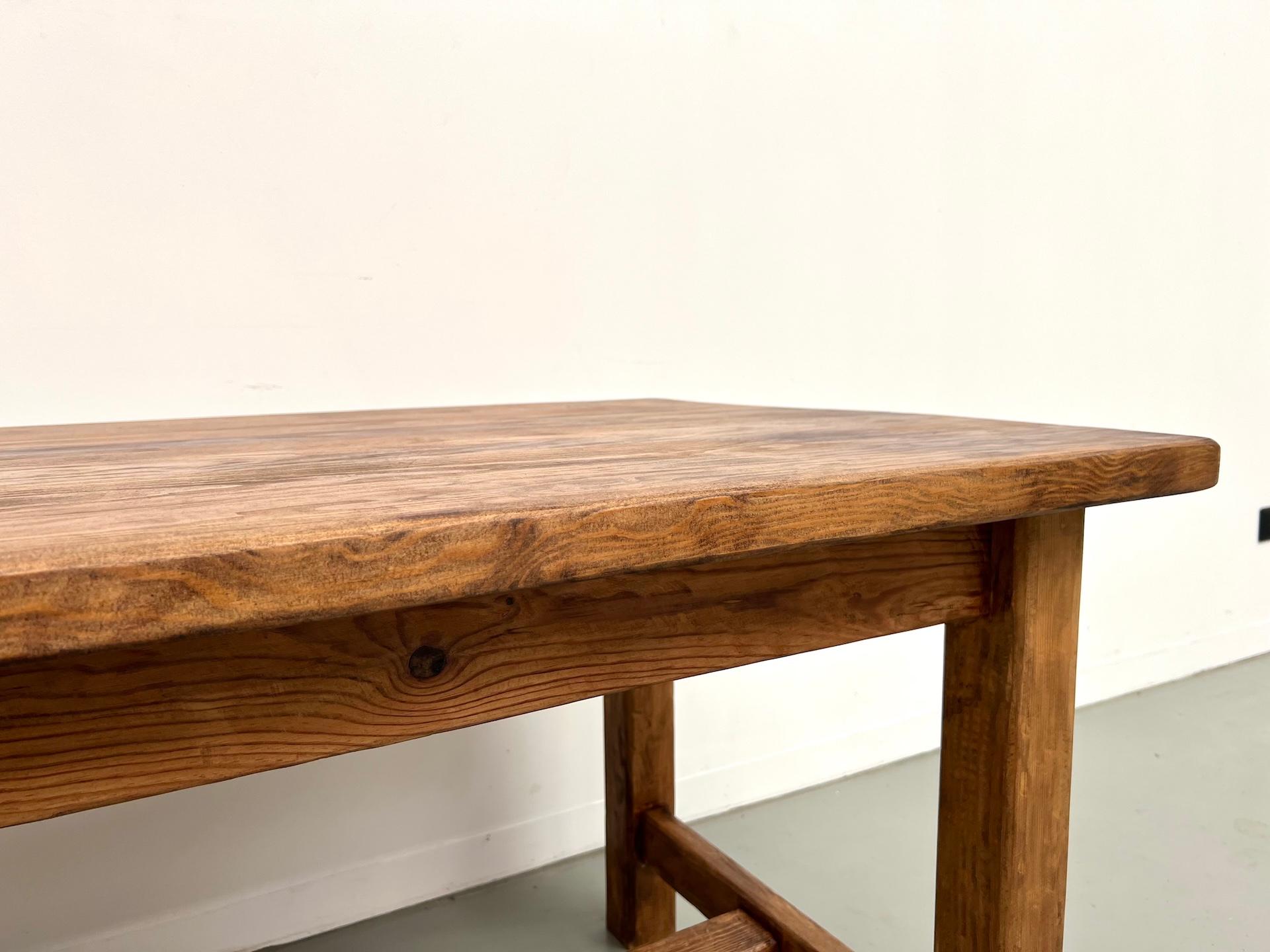Modernist table from the 1970s For Sale 9