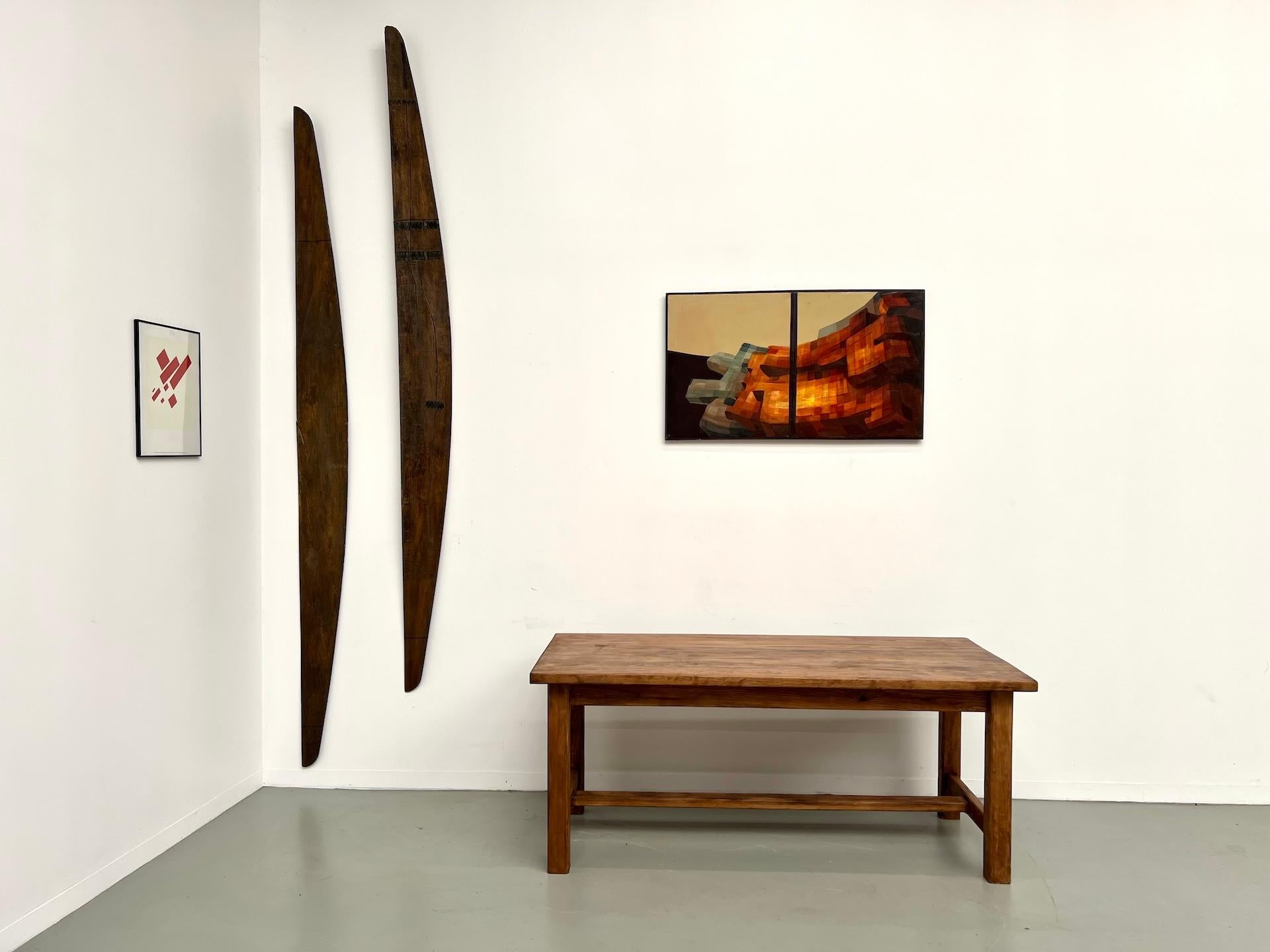 Modernist solid pine table – 1970s

Maison Lecan presents this modernist table from the 1970s, crafted from solid pine.

Fully restored in our workshop, it has been finished with a satin varnish that both protects and enhances the natural grain of