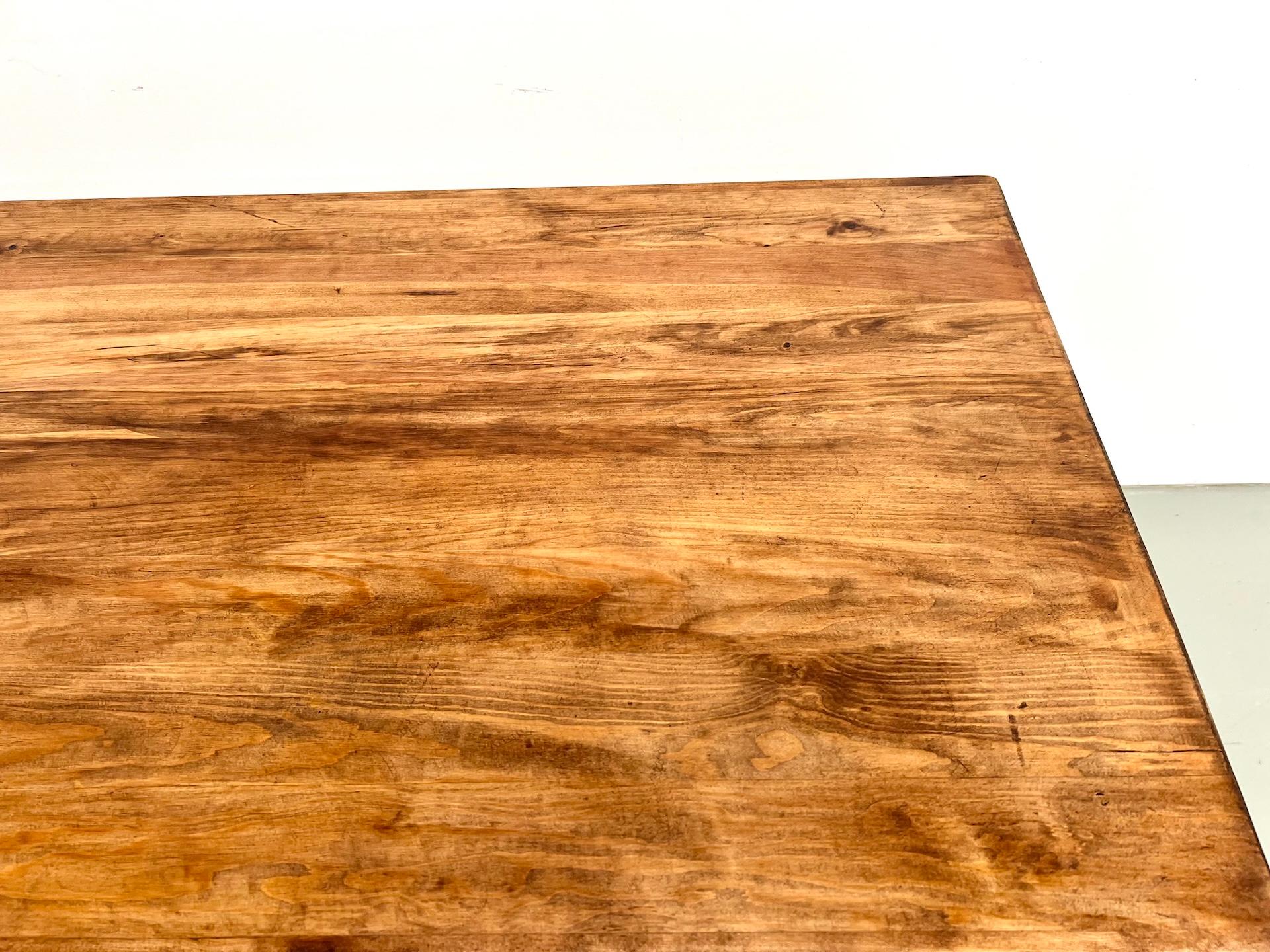 Pine Modernist table from the 1970s For Sale