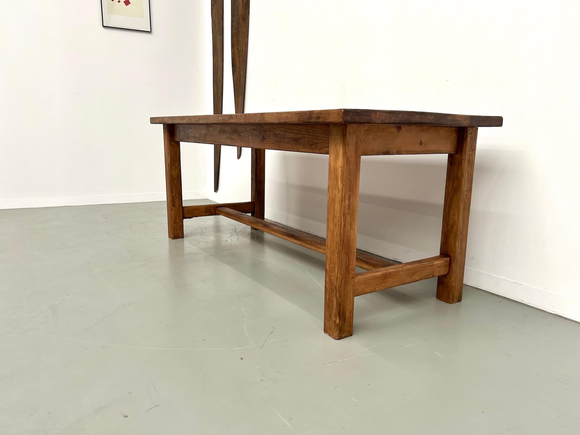 Modernist table from the 1970s For Sale 1