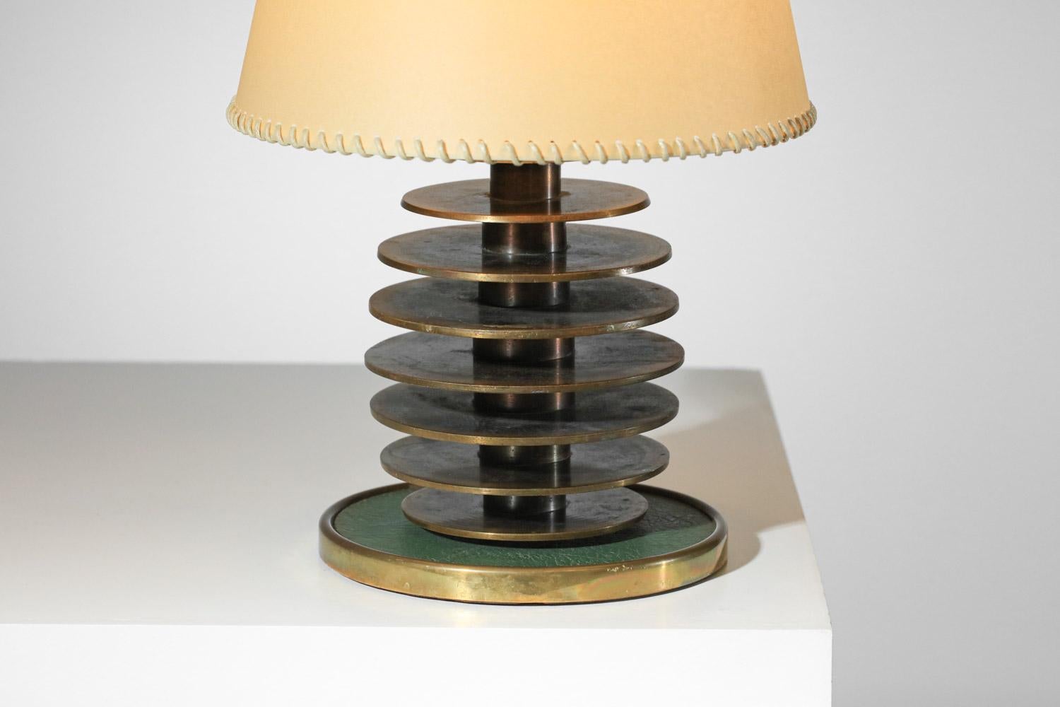 Modernist table lamp base from the 40s and 50s in solid brass discs in the Desny In Good Condition For Sale In Ternay, Auvergne-Rhône-Alpes