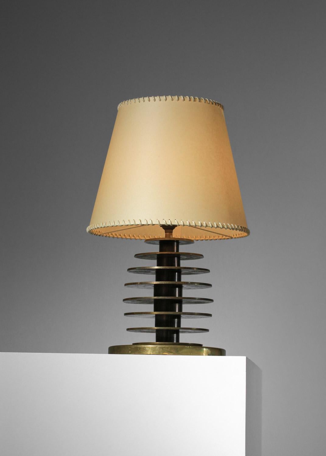 Mid-20th Century Modernist table lamp base from the 40s and 50s in solid brass discs in the Desny For Sale