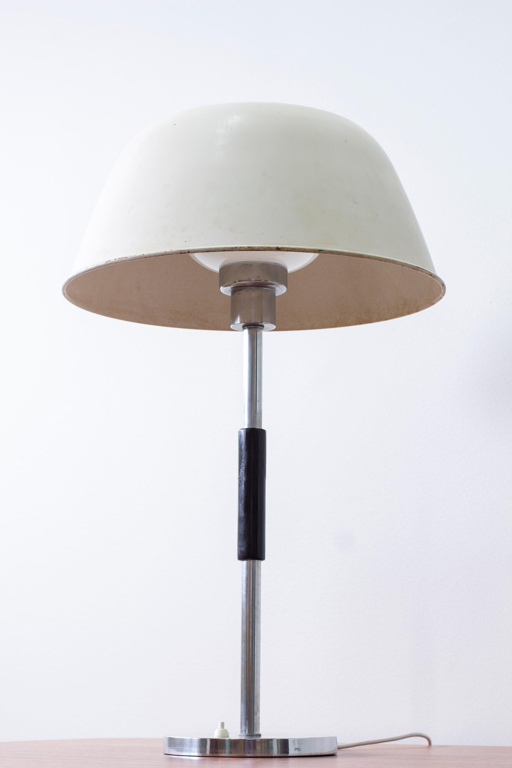 Table lamp produced in Sweden by Christian Bergh & Co for ASEA belysning. Made during the 1930s. Chrome plated metal with bakelite handle. The large off-white lacquered metal shade rests on an opal milk white glass diffuser. Good vintage condition