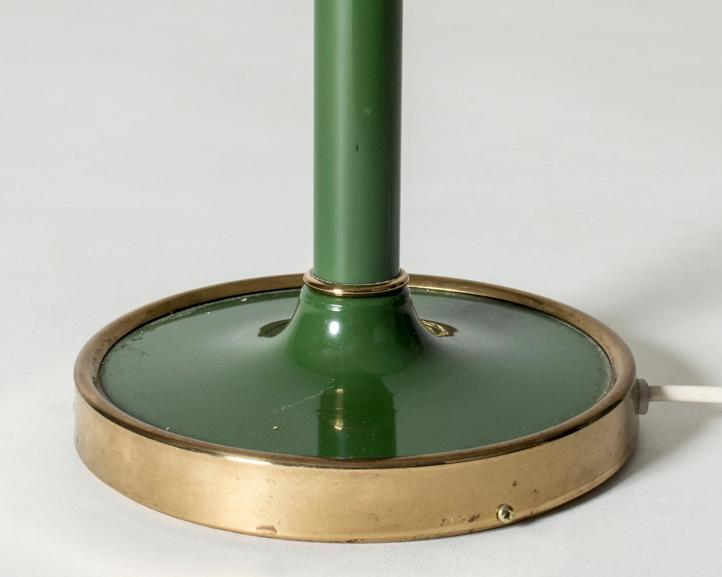Lampe de table moderniste par Josef Frank, Svenskt Tenn, Suède, années 1950 Bon état - En vente à Stockholm, SE
