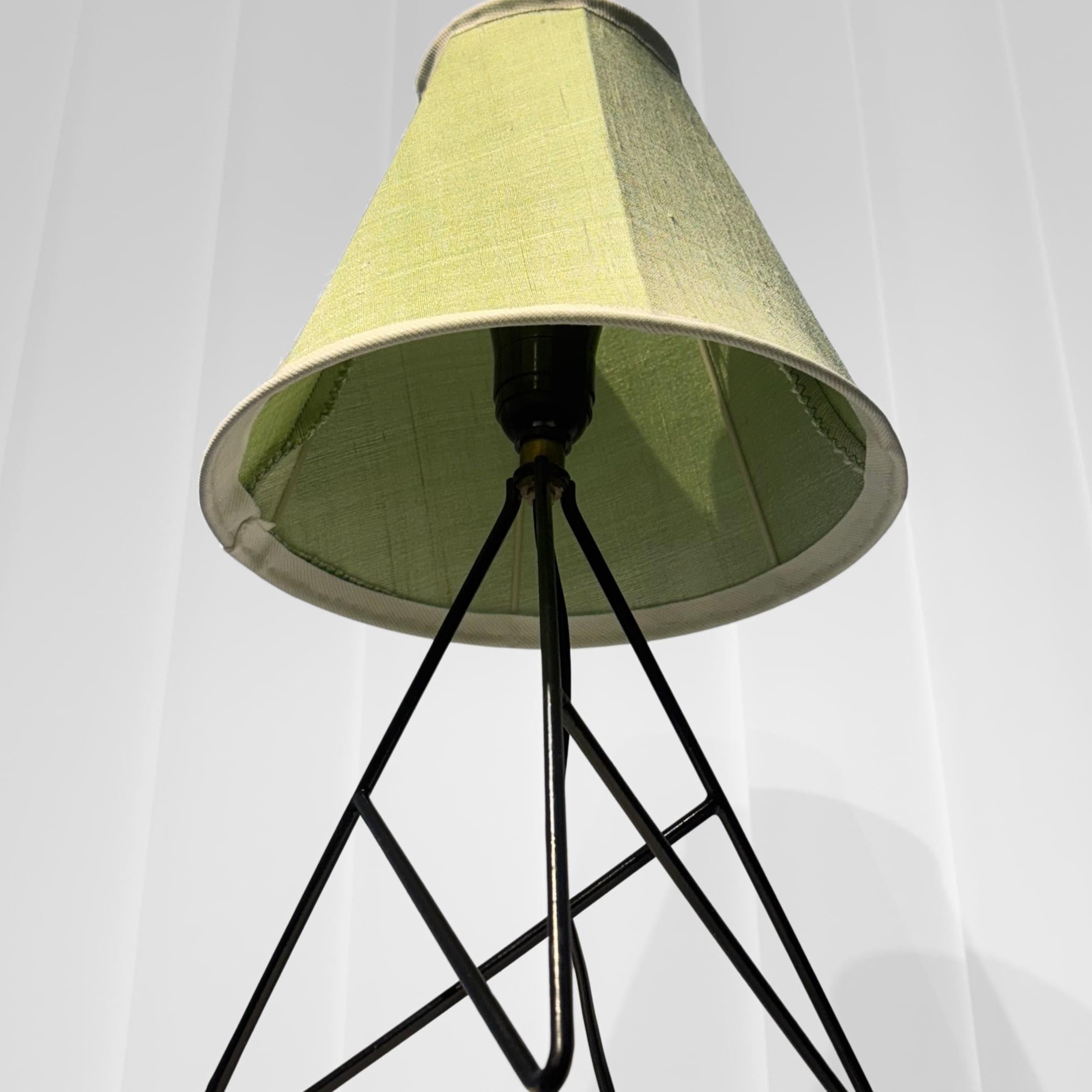 Milieu du XXe siècle Lampe de table moderniste de Nils Strinning, milieu du siècle scandinave, Suède années 1950 en vente