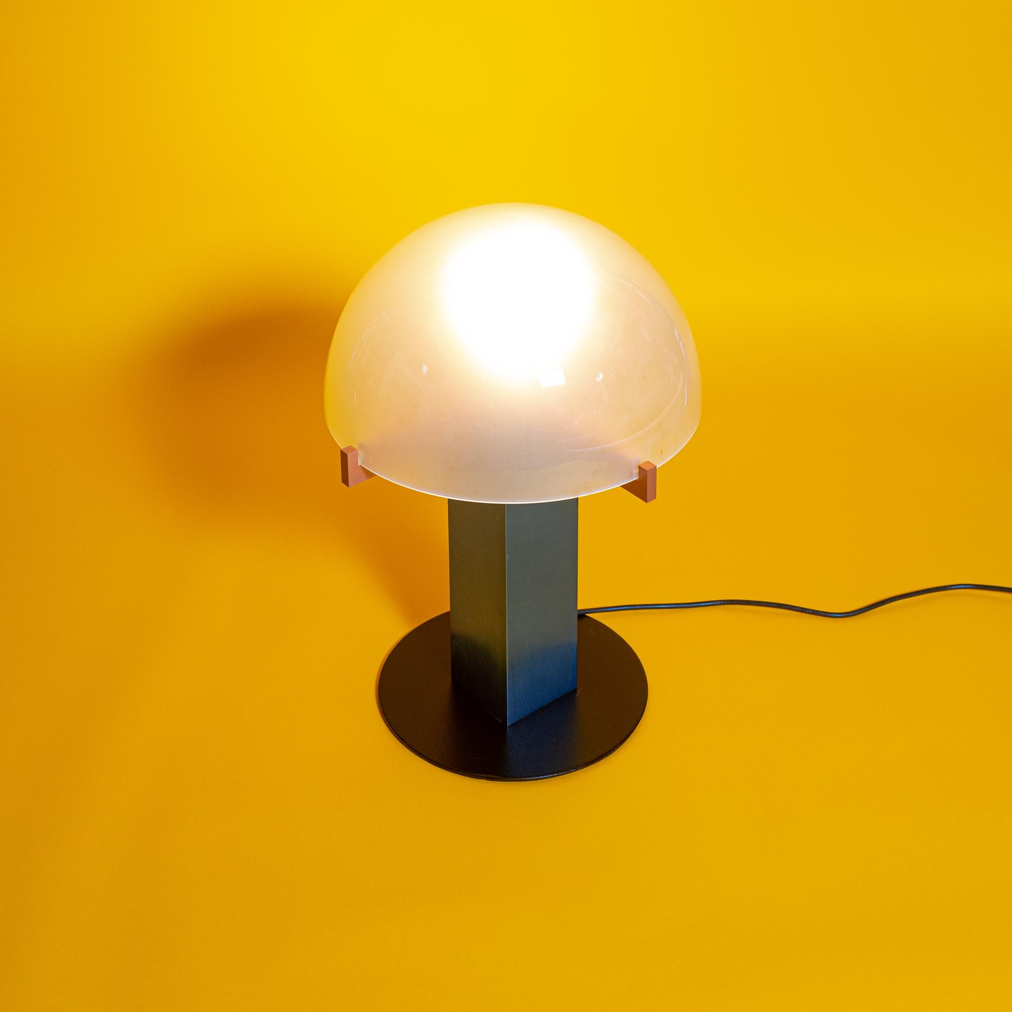 Postmoderne Lampe de table moderniste de Ron Rezek en vente