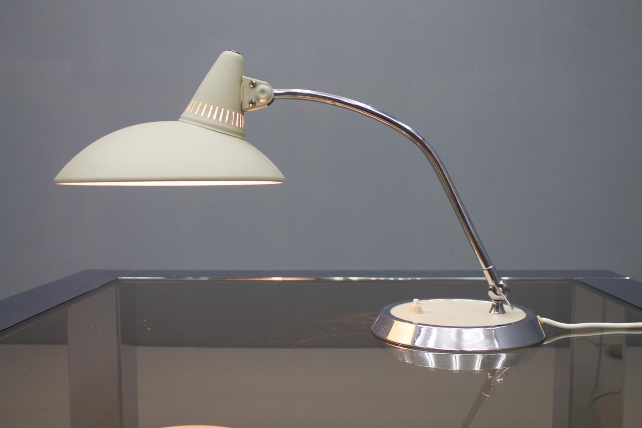 Modernist Table Lamp, Germany, 1960s In Good Condition For Sale In Frankfurt / Dreieich, DE