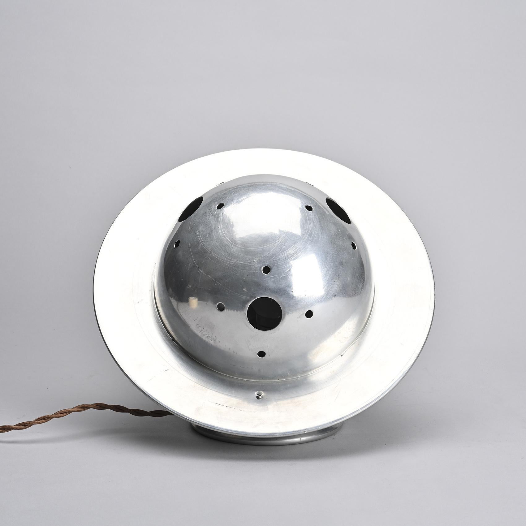 Modernist table lamp in aluminum, France, circa 1930 For Sale 3