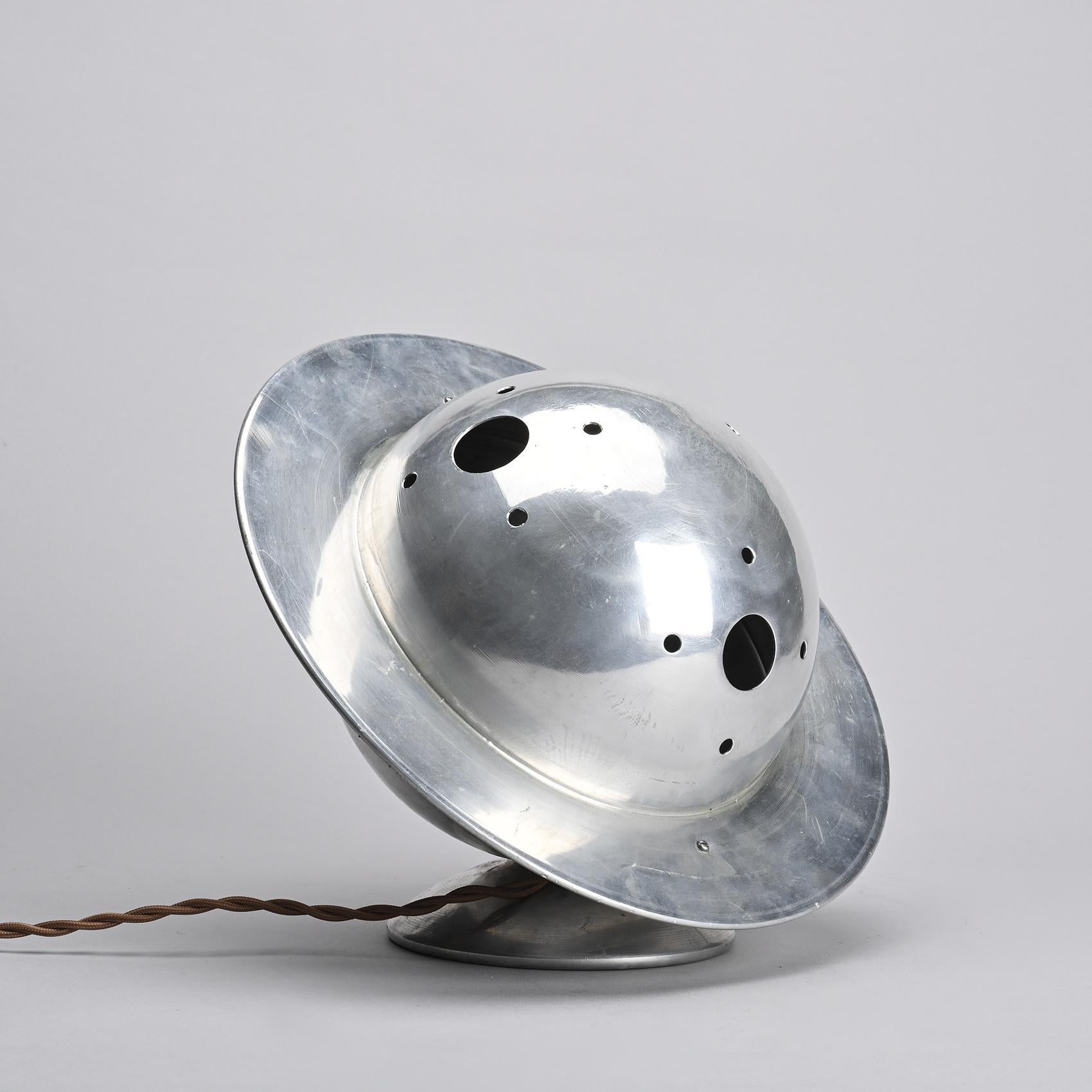 Modernist table lamp in aluminum, France, circa 1930 For Sale 4