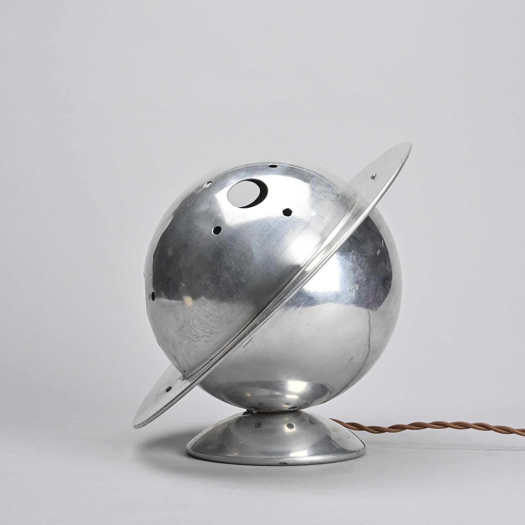 Modernist table lamp in aluminum, France, circa 1930 For Sale 5