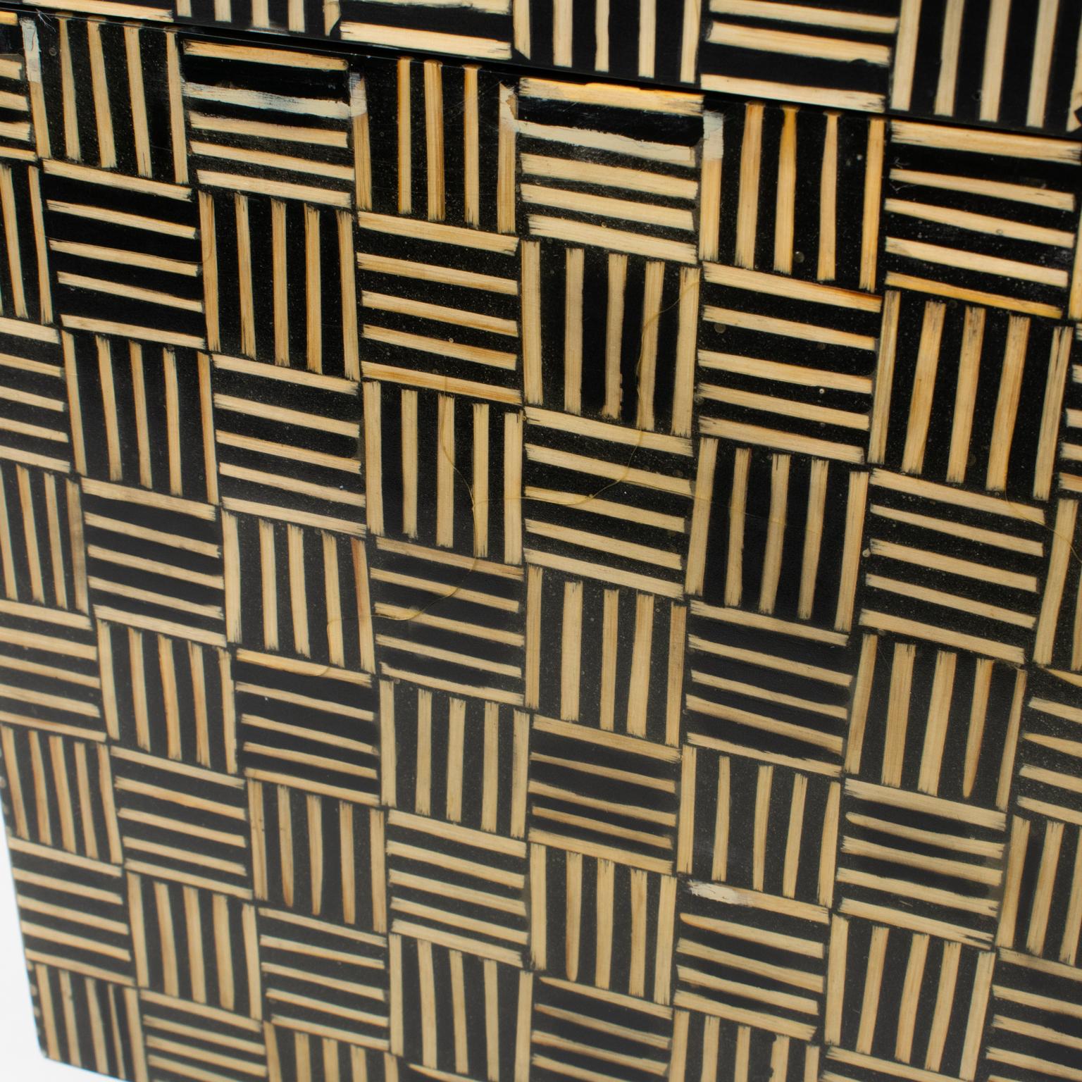 Boîte haute moderniste avec patchwork de marqueterie de bois, 1970 en vente 3