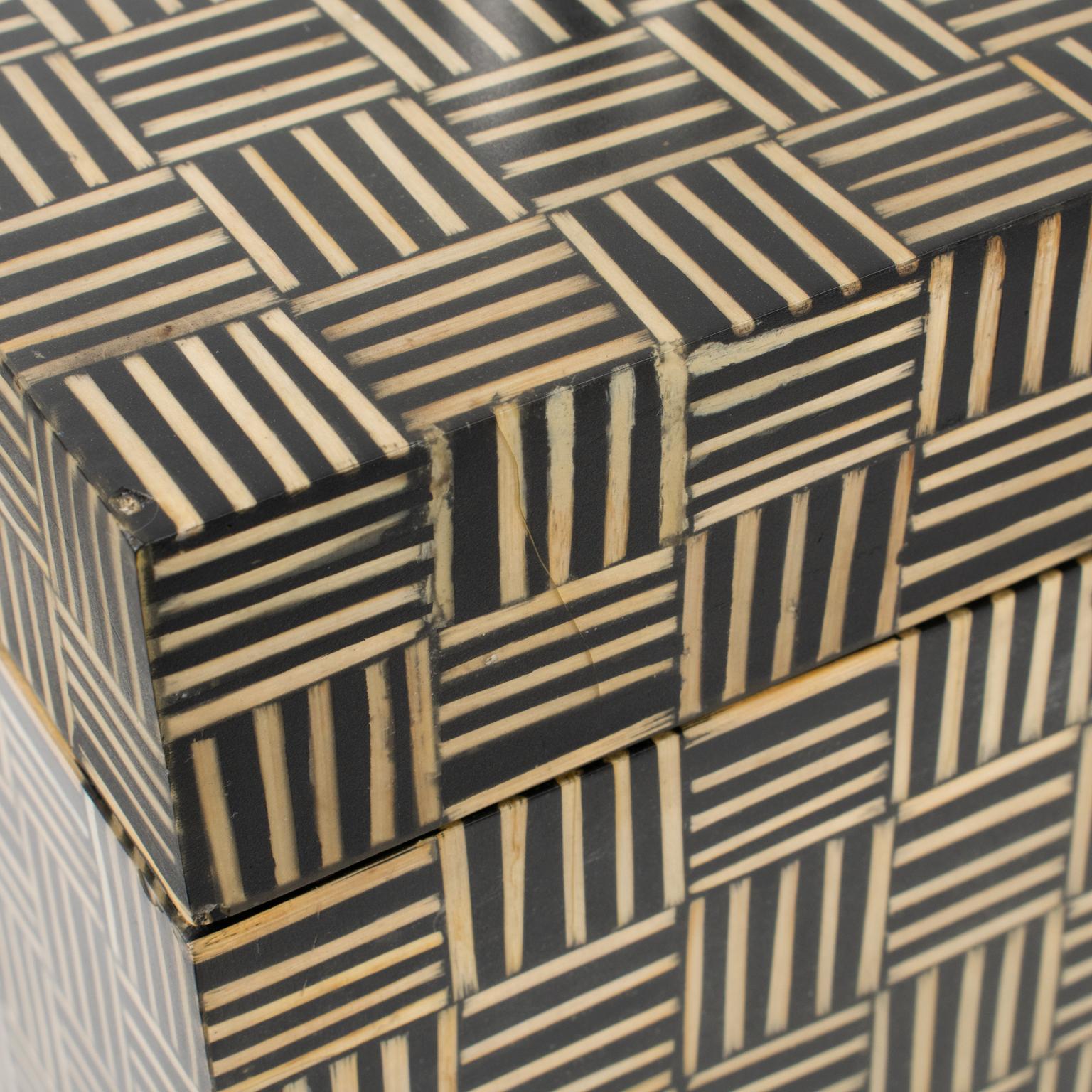 Boîte haute moderniste avec patchwork de marqueterie de bois, 1970 en vente 5