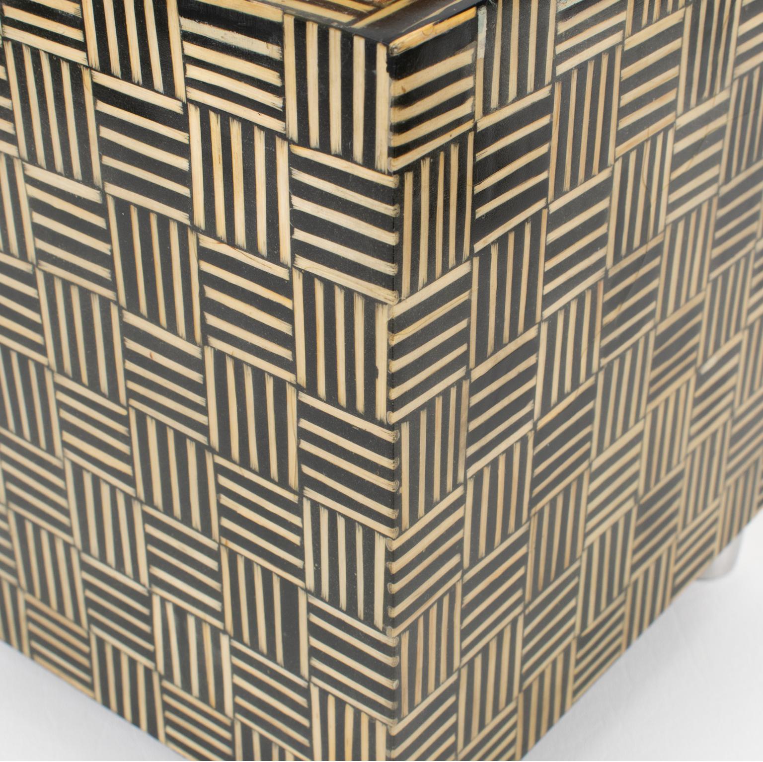 Boîte haute moderniste avec patchwork de marqueterie de bois, 1970 en vente 2