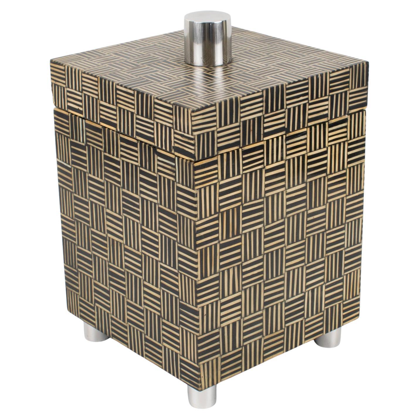 Caja alta modernista con patchwork de marquetería de madera, años 70