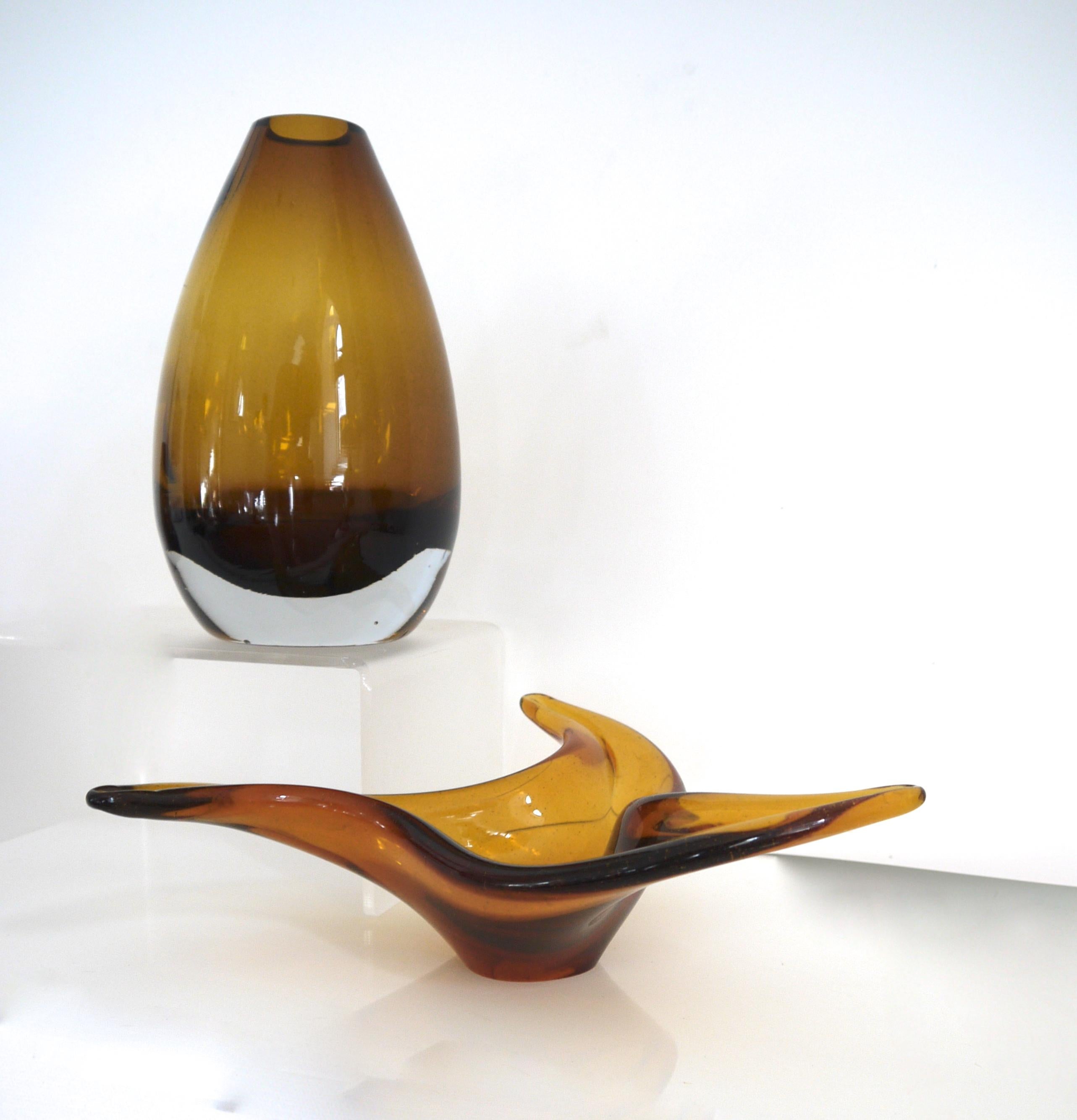 Modernist Tamara Aladin Bullet Torpedo Vase Three Piece Collection, Finnish In Good Condition For Sale In Halstead, GB