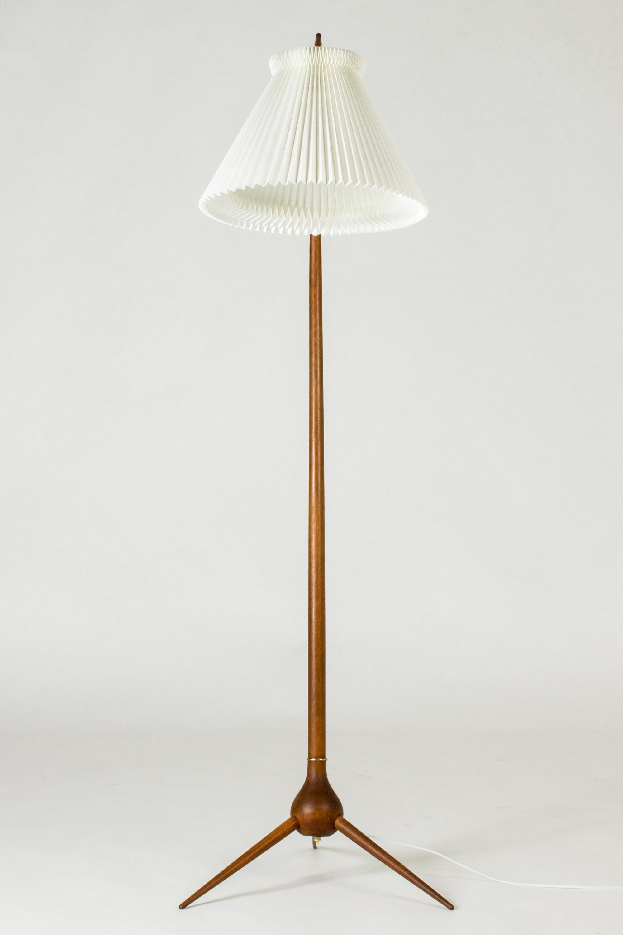 Amazing “Bridge” floor lamp by Severin Hansen. The stem is made from teak bent into an elegant curve, with the cord visible running along the back. Three feet in an onion-shaped joint with a brass detail. Beautiful, organic design, Le Klint lamp